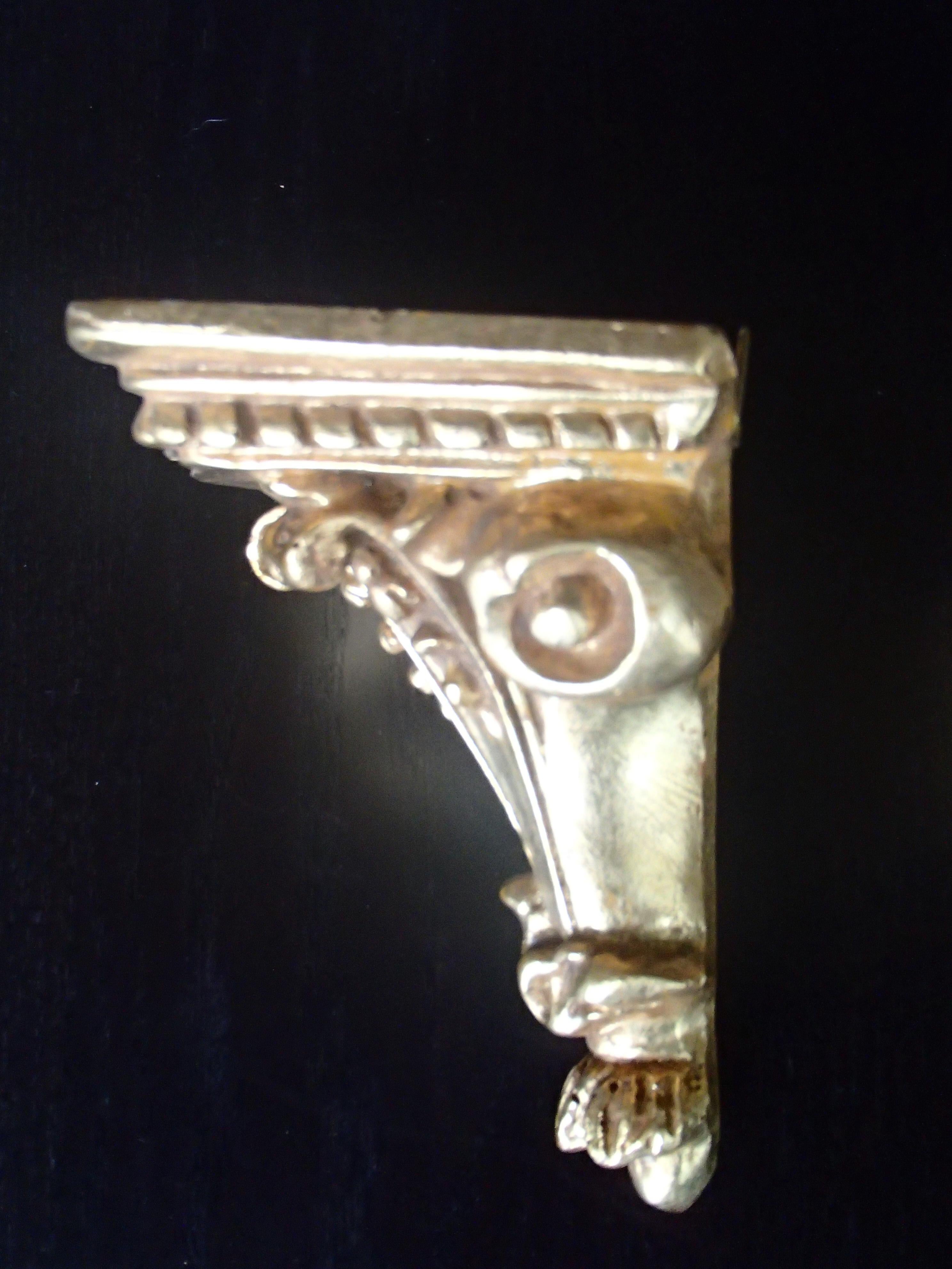 Romantic Pair of Small Gold Wallkonzoles In Good Condition For Sale In Schöfflisdorf, CH