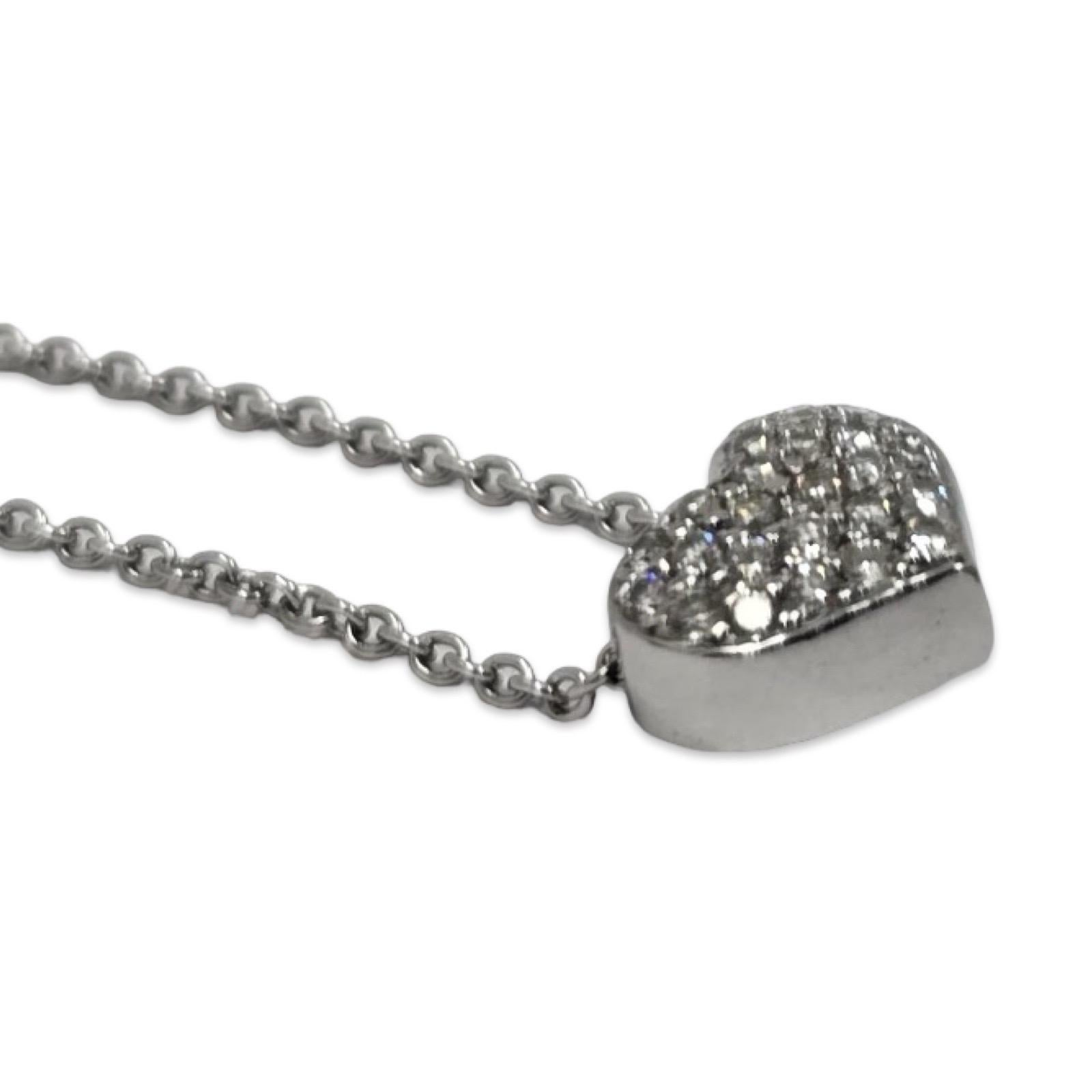 Ciondolo romantico a cuore con pavé di diamanti da 0,39tcw in oro bianco 18 carati da 17 pollici In condizioni ottime in vendita a Miami, FL