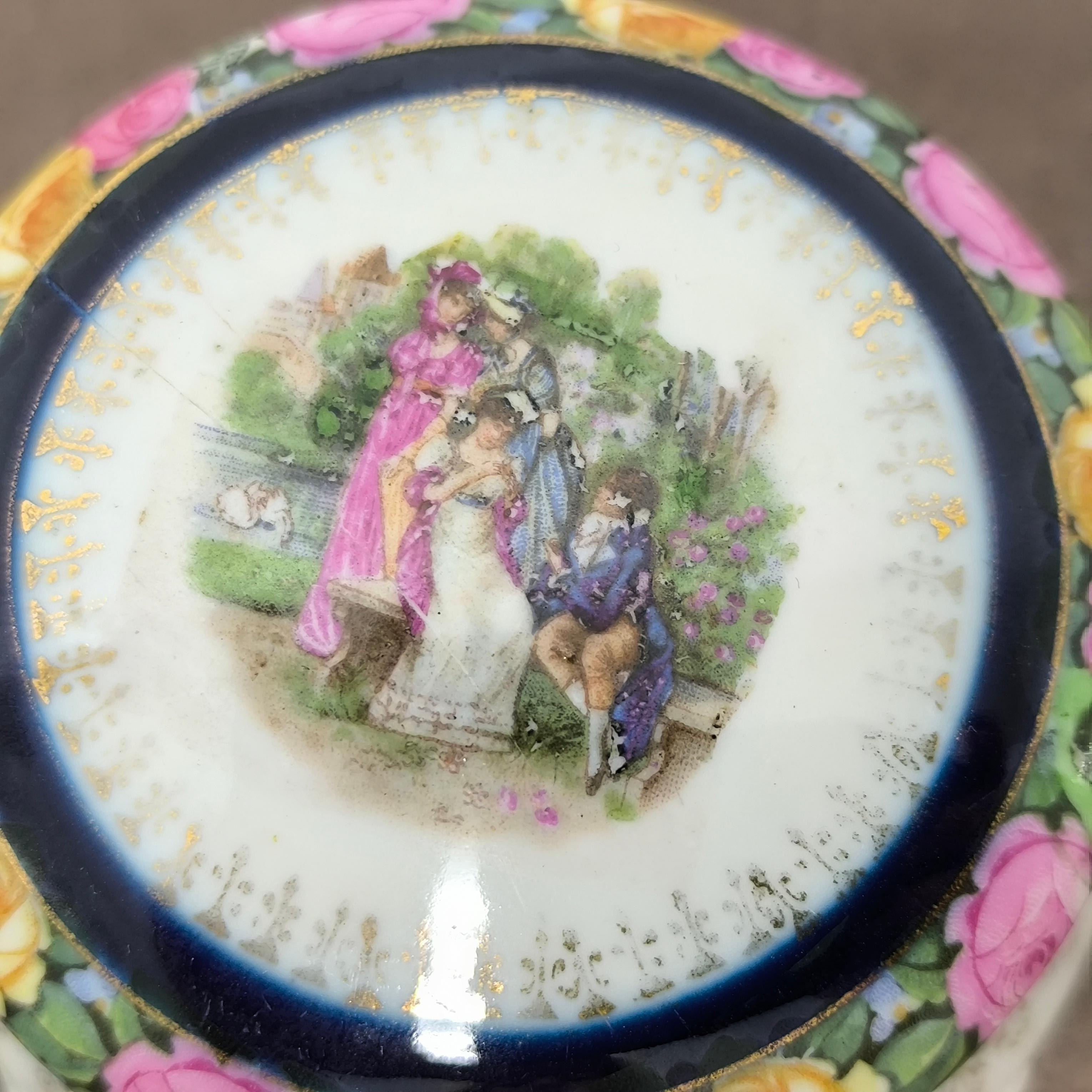 Boîte à bibelots romantique en porcelaine avec scène de jardin, France, milieu du 20e siècle Bon état - En vente à Bochum, NRW