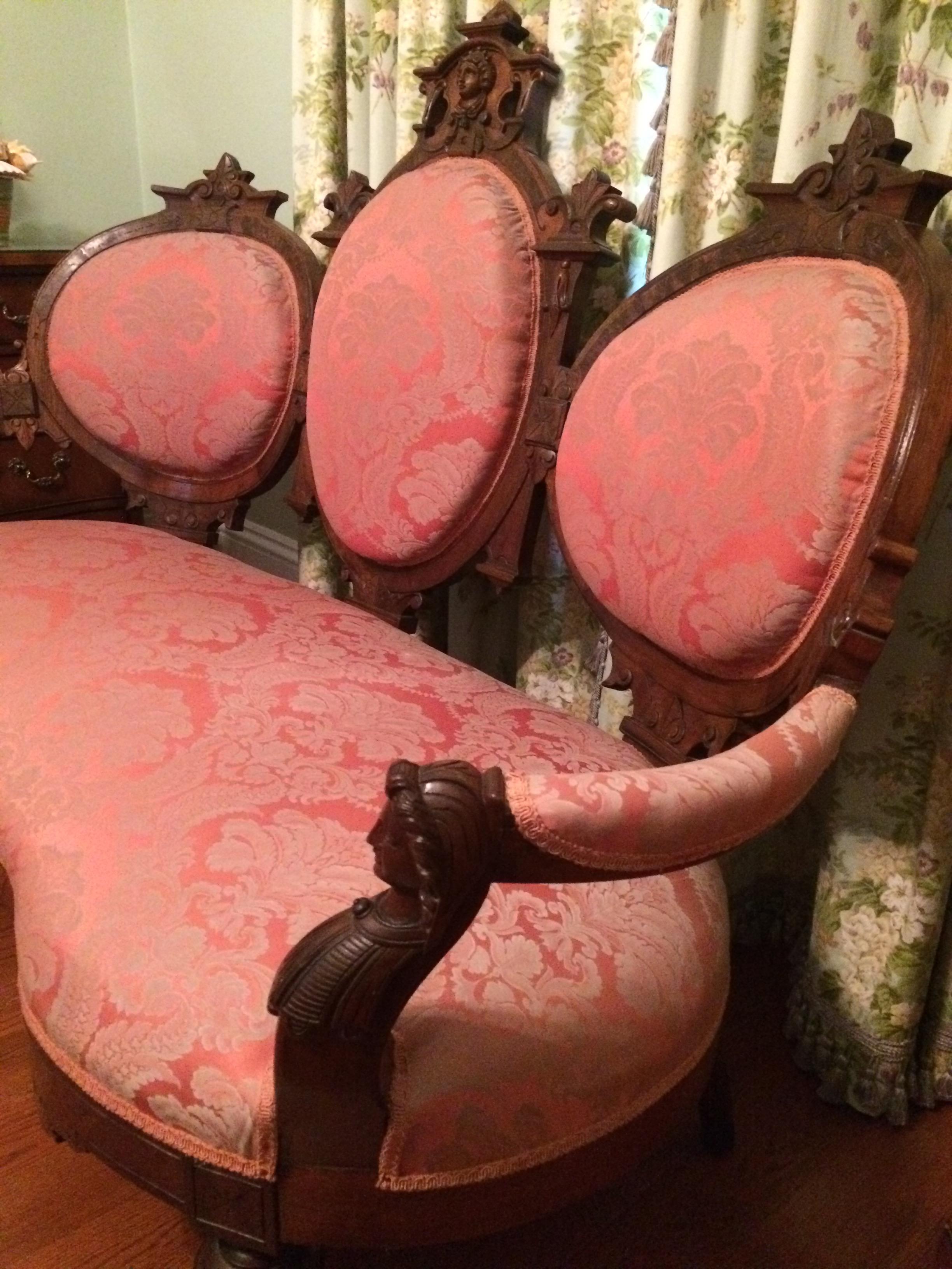 Romantic Renaissance Revival Ornately Carved Walnut Loveseat Settee In Excellent Condition In Hopewell, NJ