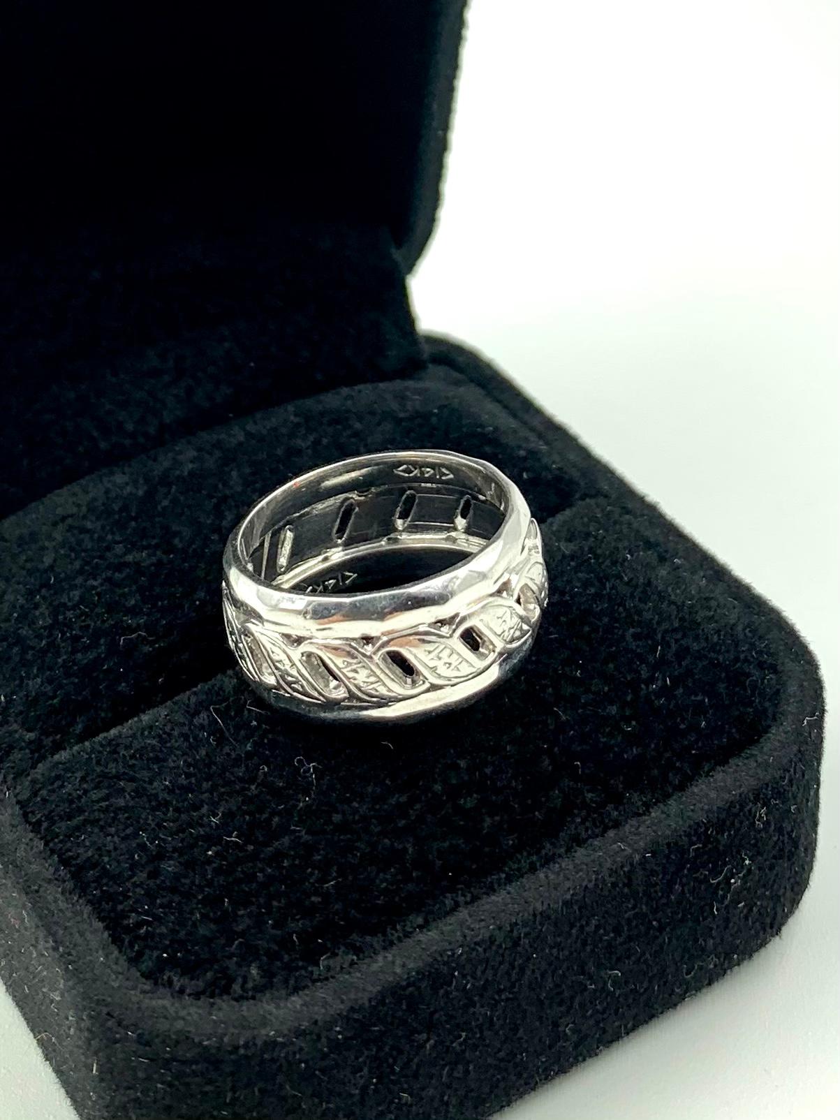 Romantic Reticulated Antique 14K White Gold Wide Band Ring In Good Condition For Sale In New York, NY
