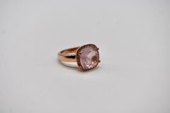 Romantic Rose Gold Ring with Rose Quartz and Brilliant-Cut Diamonds