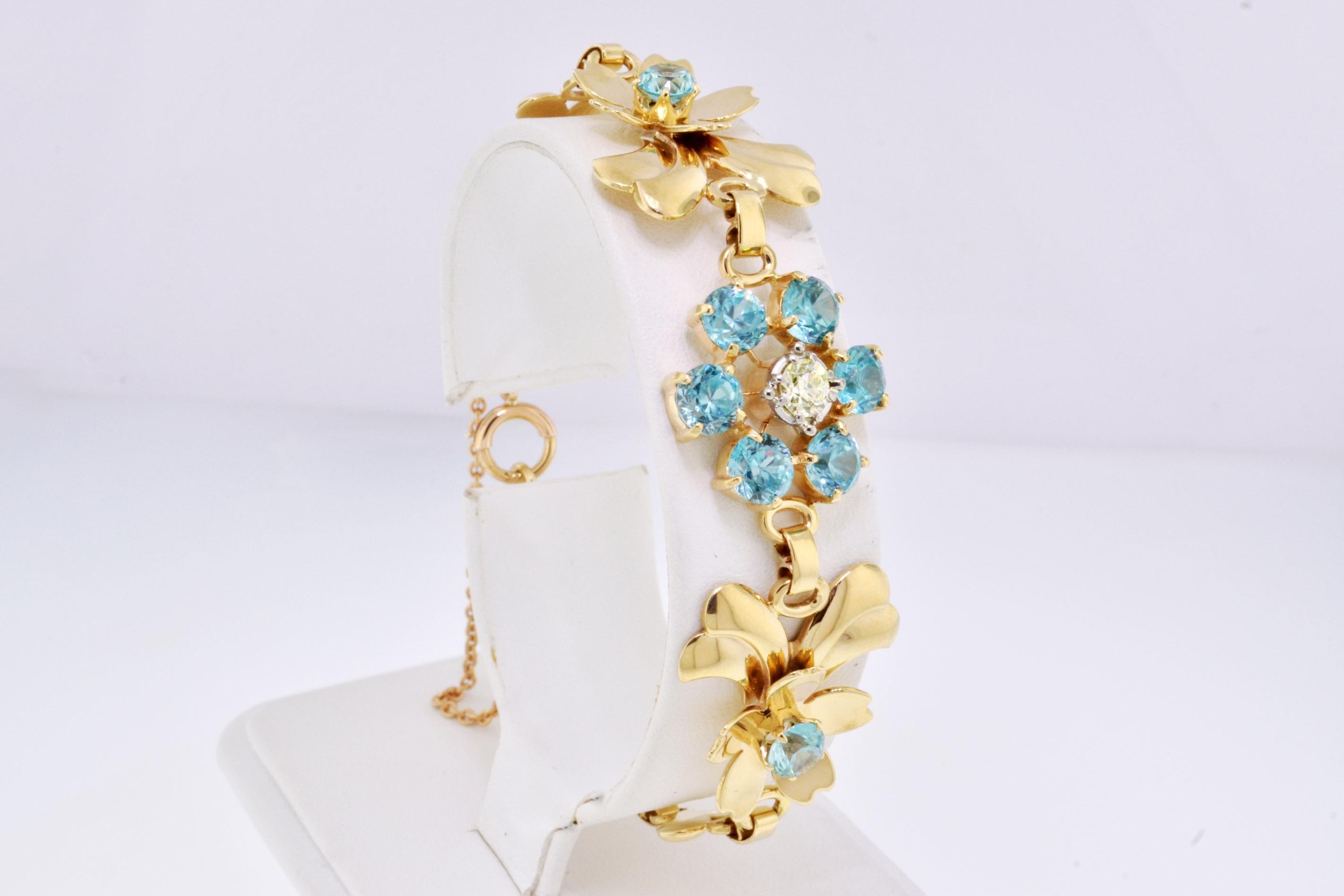 Romantic Vintage Diamond and Blue Topaz Flower Bracelet in 14 Karat Yellow Gold In Good Condition For Sale In Scottsdale, AZ