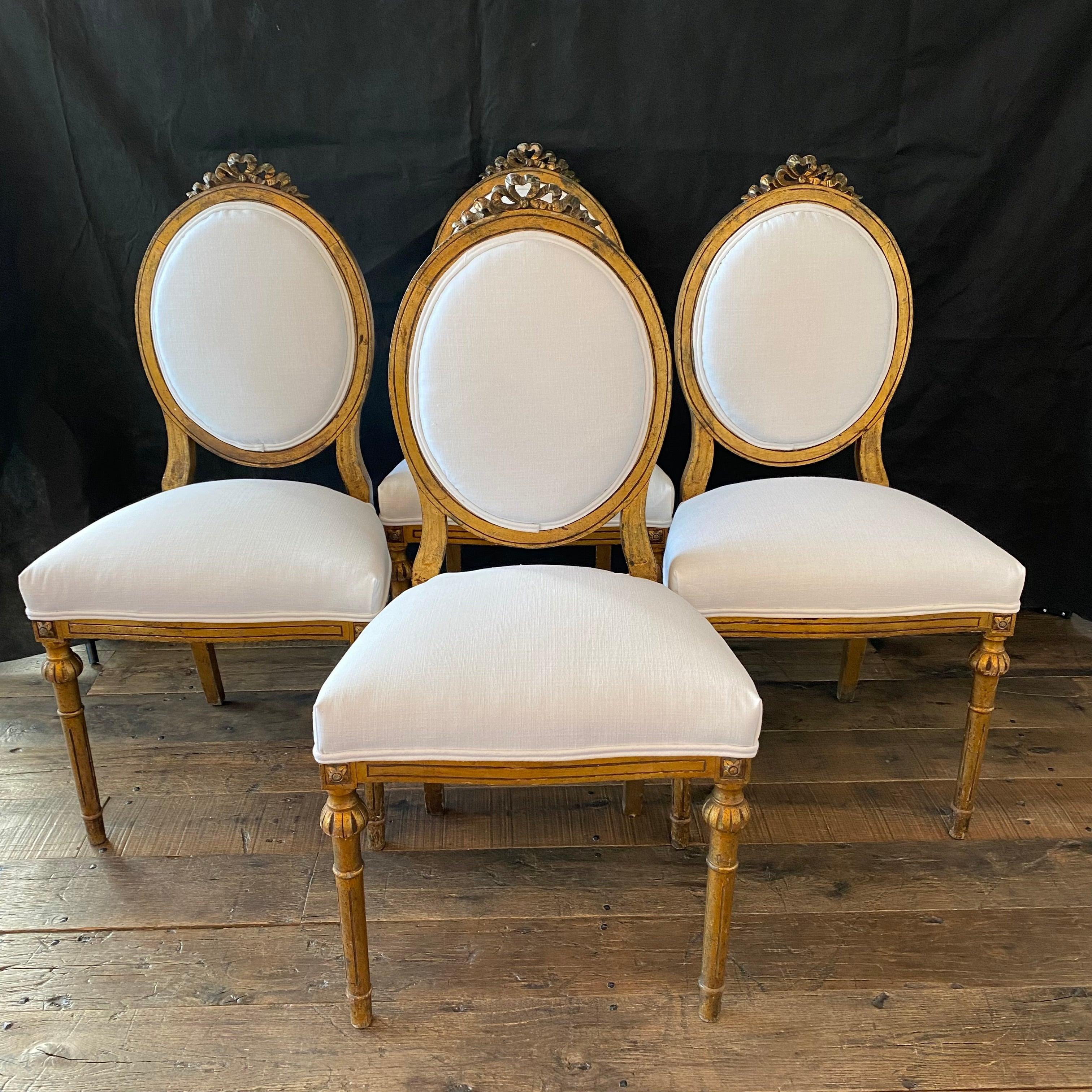 Romantic Set of 4 French Louis XV Giltwood Dining Chairs In Good Condition For Sale In Hopewell, NJ