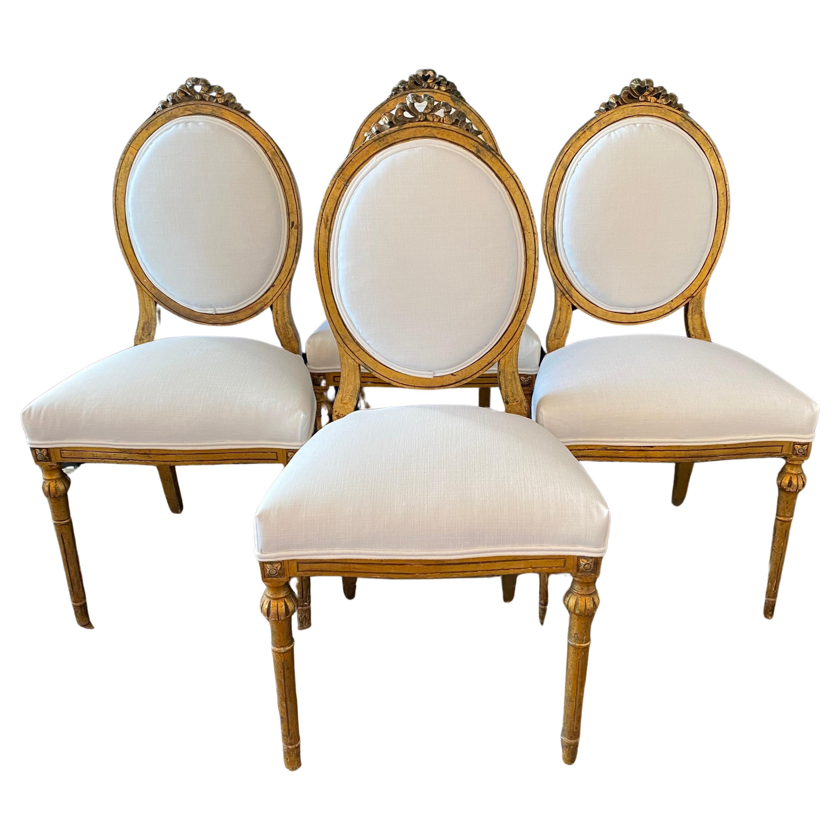 Romantic Set of 4 French Louis XV Giltwood Dining Chairs For Sale