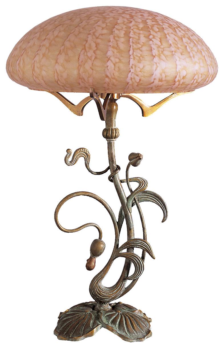 This table lamp diffuses a soft and pleasant light with its molten glass, polychrome finish.