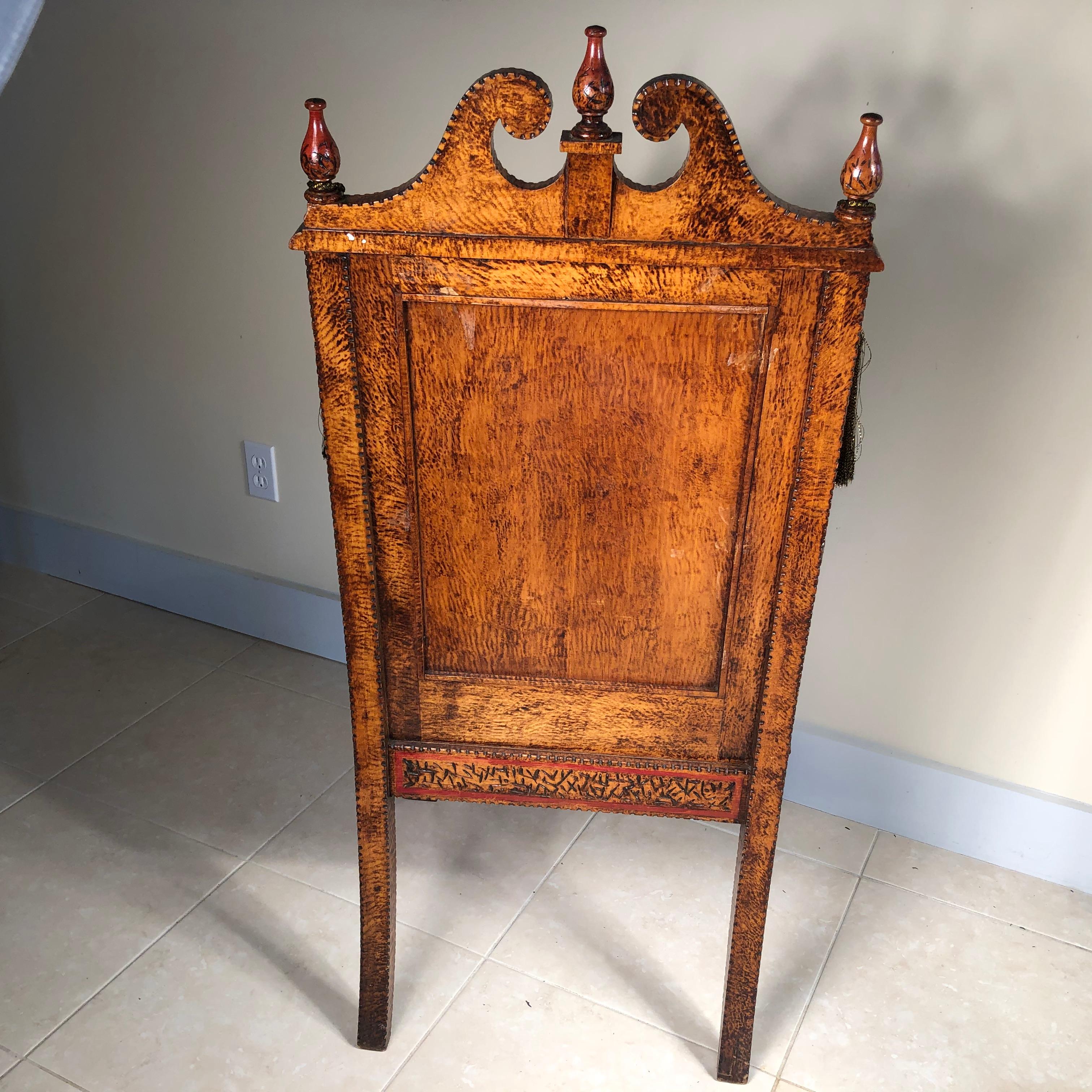 Chaise trône romantique unique décorée à la main Arts & Crafts Rhode Island en vente 8