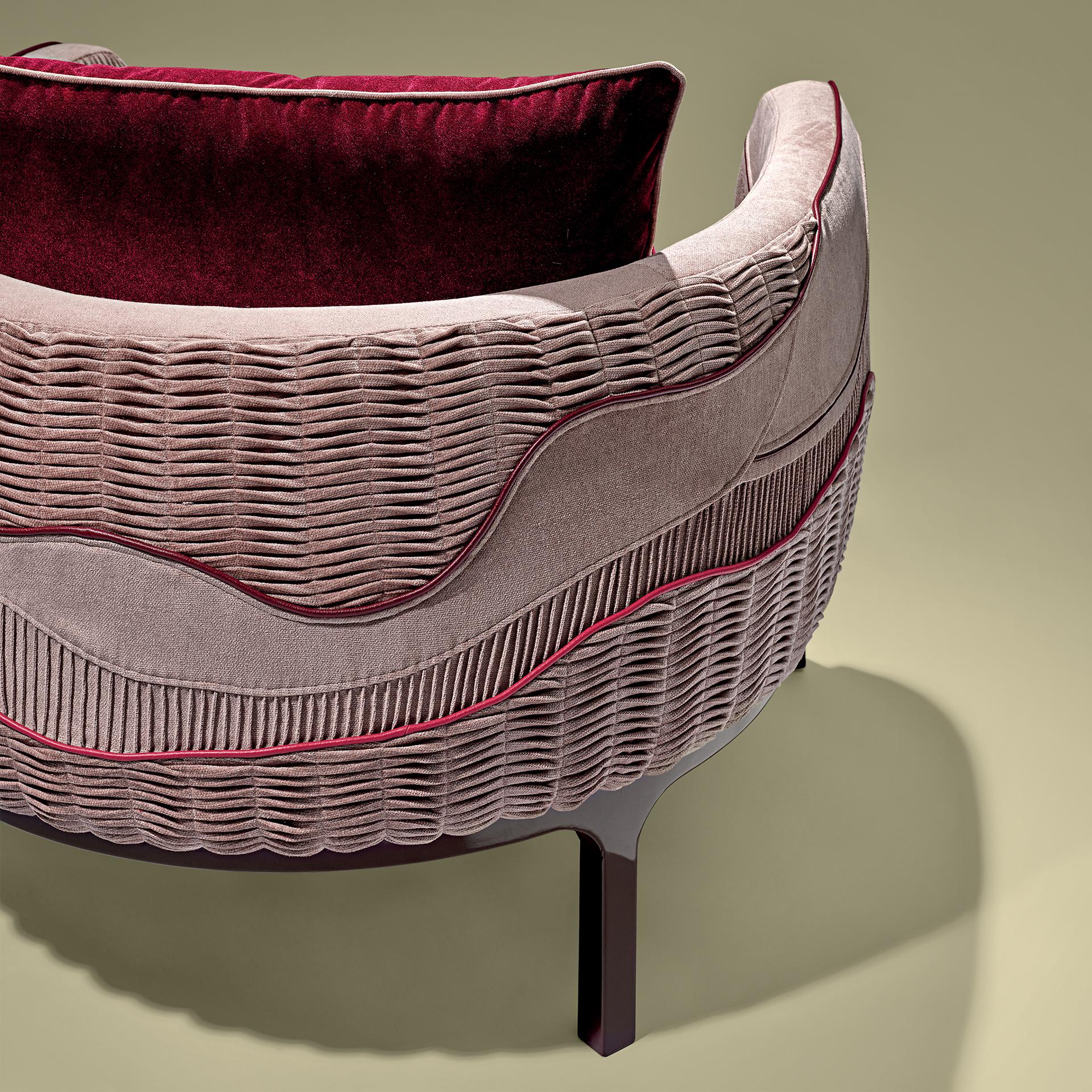 Romantic Velvet Contemporary and Customizable Armchair in Pink Velvet  For Sale 1