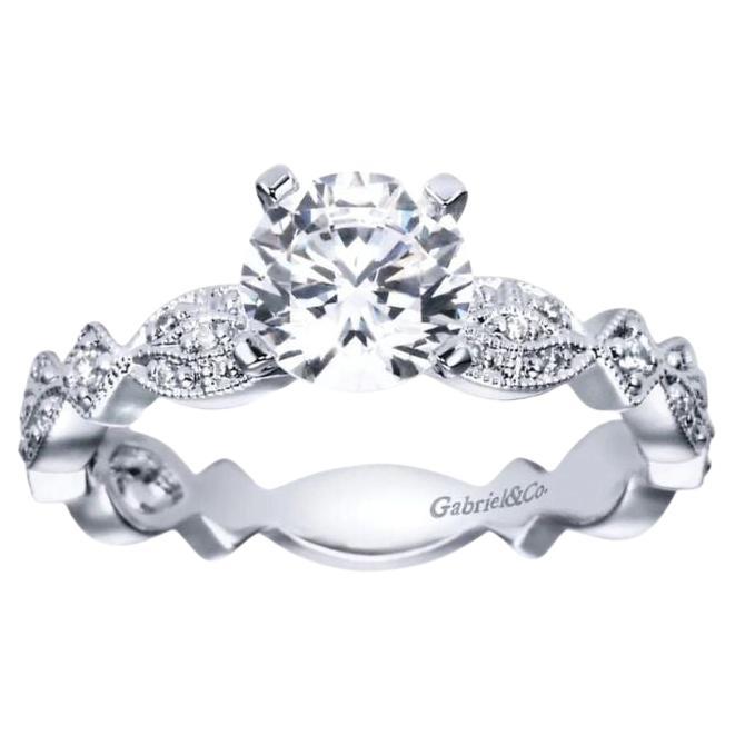   Monture de fiançailles romantique en or blanc et diamants en vente