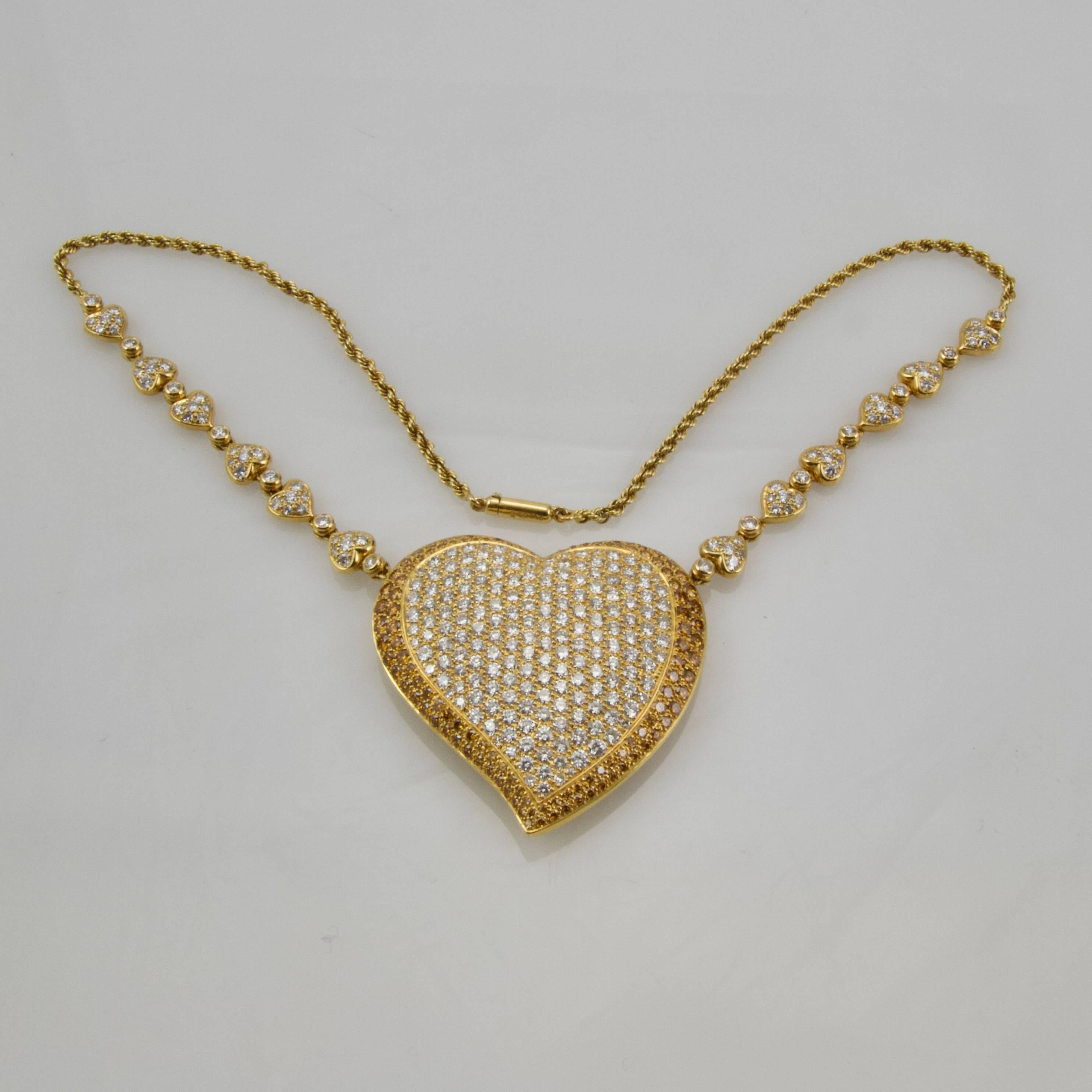 Romantic Yellow Gold White and Yellow Diamond Parure In New Condition For Sale In Paris, FR