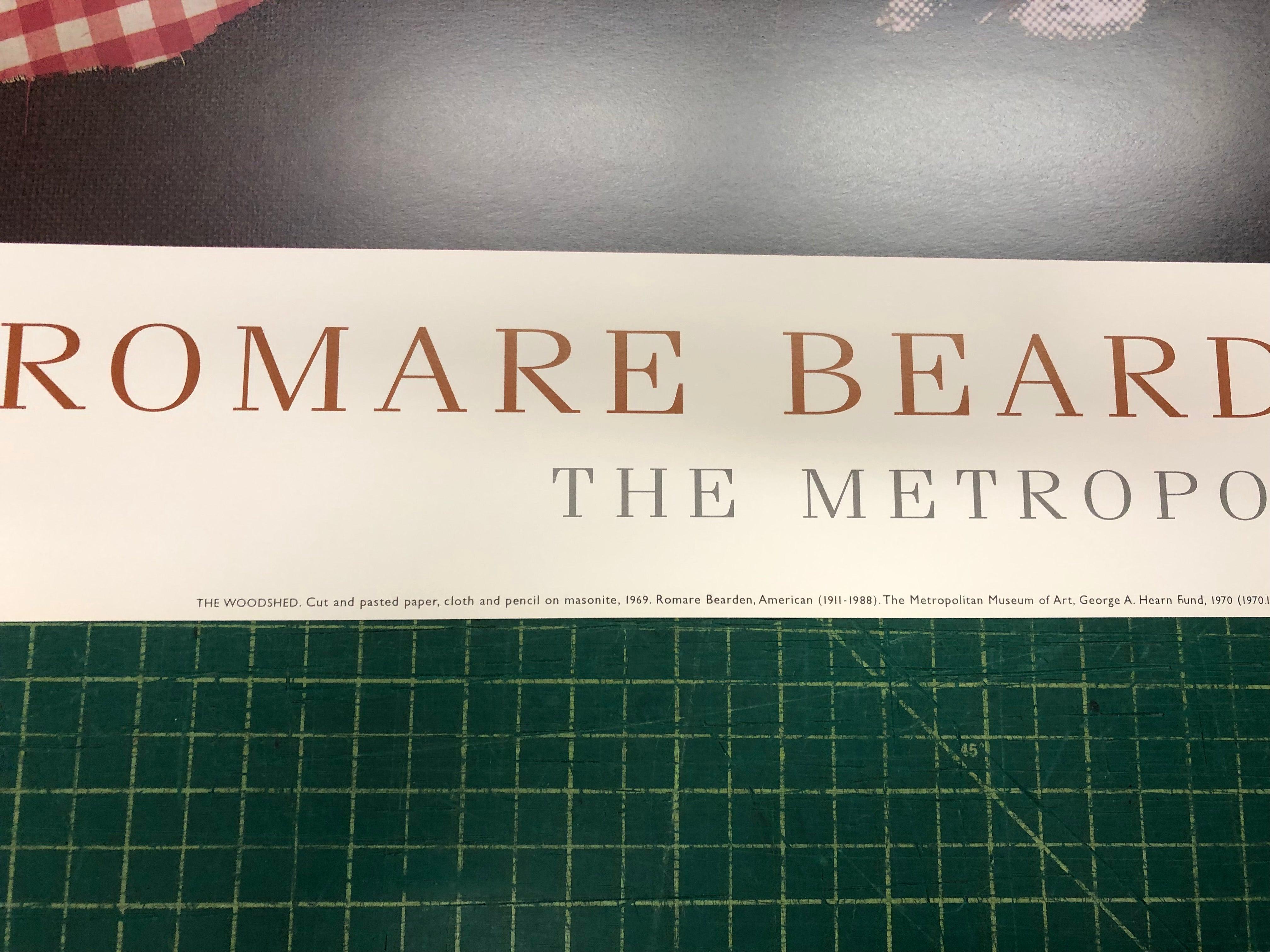 Questo manifesto originale della mostra di Romare Bearden, intitolato The Woodshed, si riferisce a un'opera creata nel 1967.
The Woodshed raffigura una scena piena di immagini ricche e stratificate che riflettono la vita e le esperienze degli