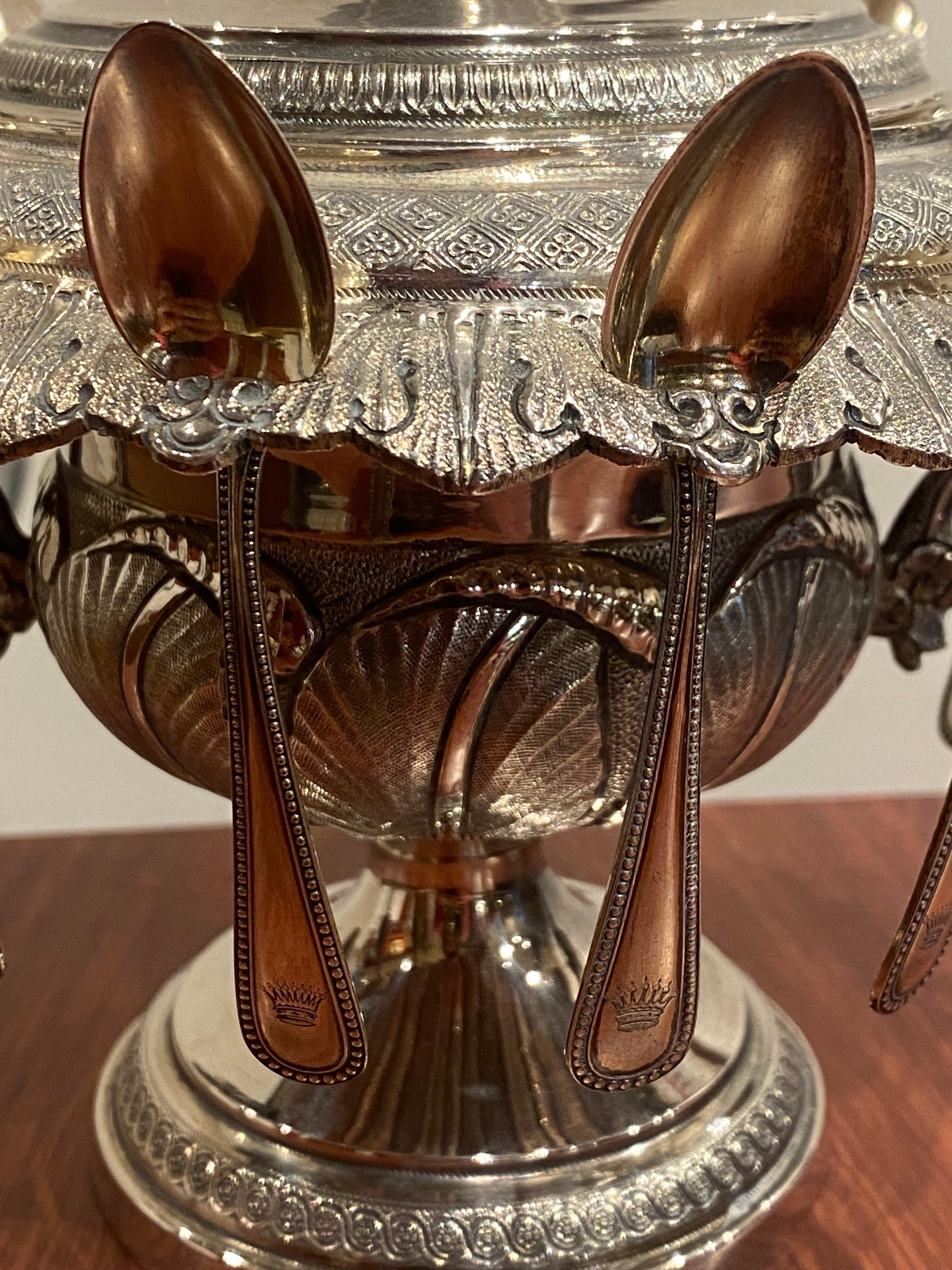 Rome, c1830’s Silver Sugar Bowl with 12 7-Pearl Coronet Sugar Spoons, F Grimaldi In Excellent Condition For Sale In MELBOURNE, AU