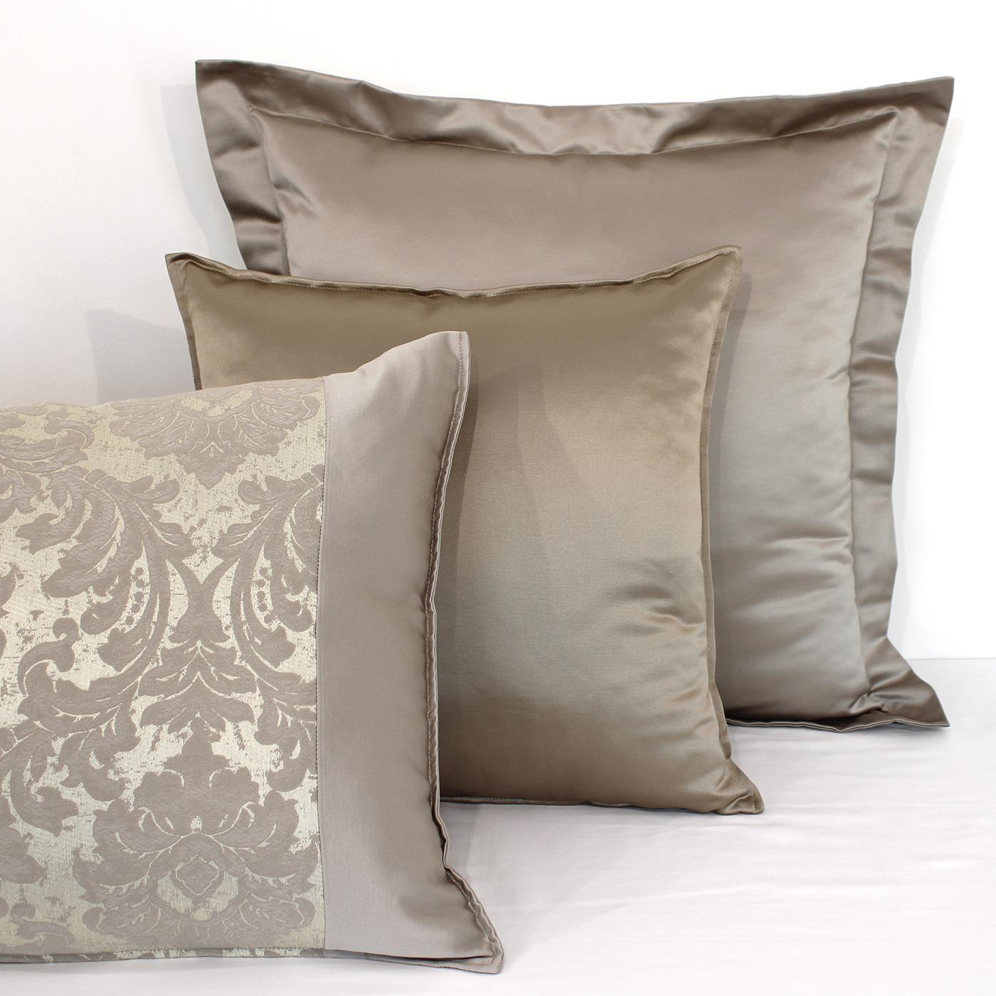 Rome King Size Bedding Set In New Condition In Milan, IT