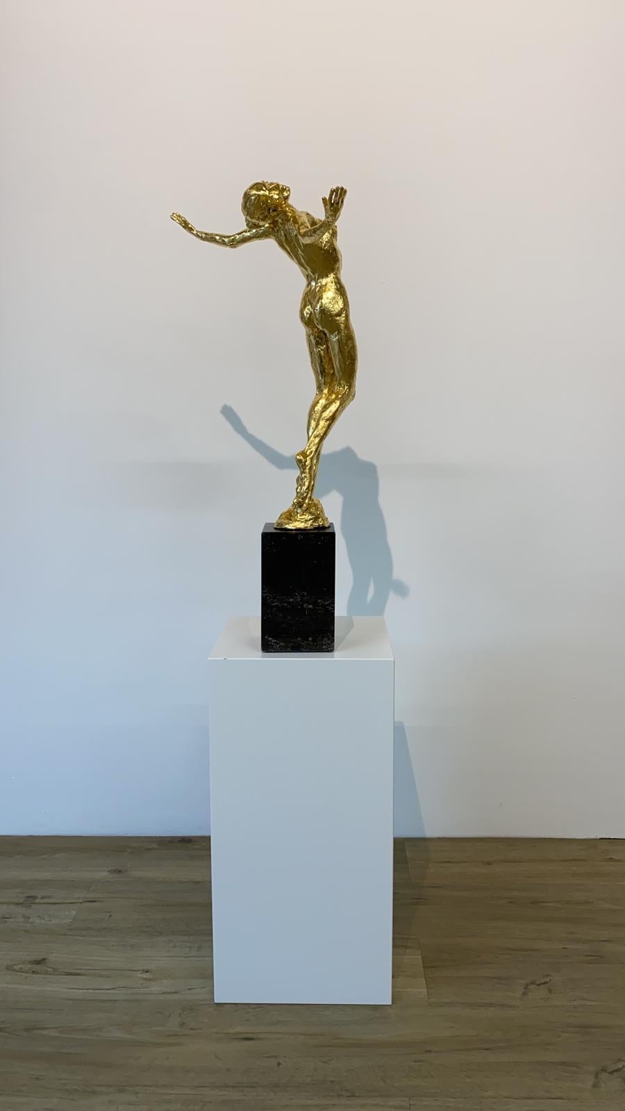 Living Daylight Gold- 21st Century Sculpture of a nude woman  5