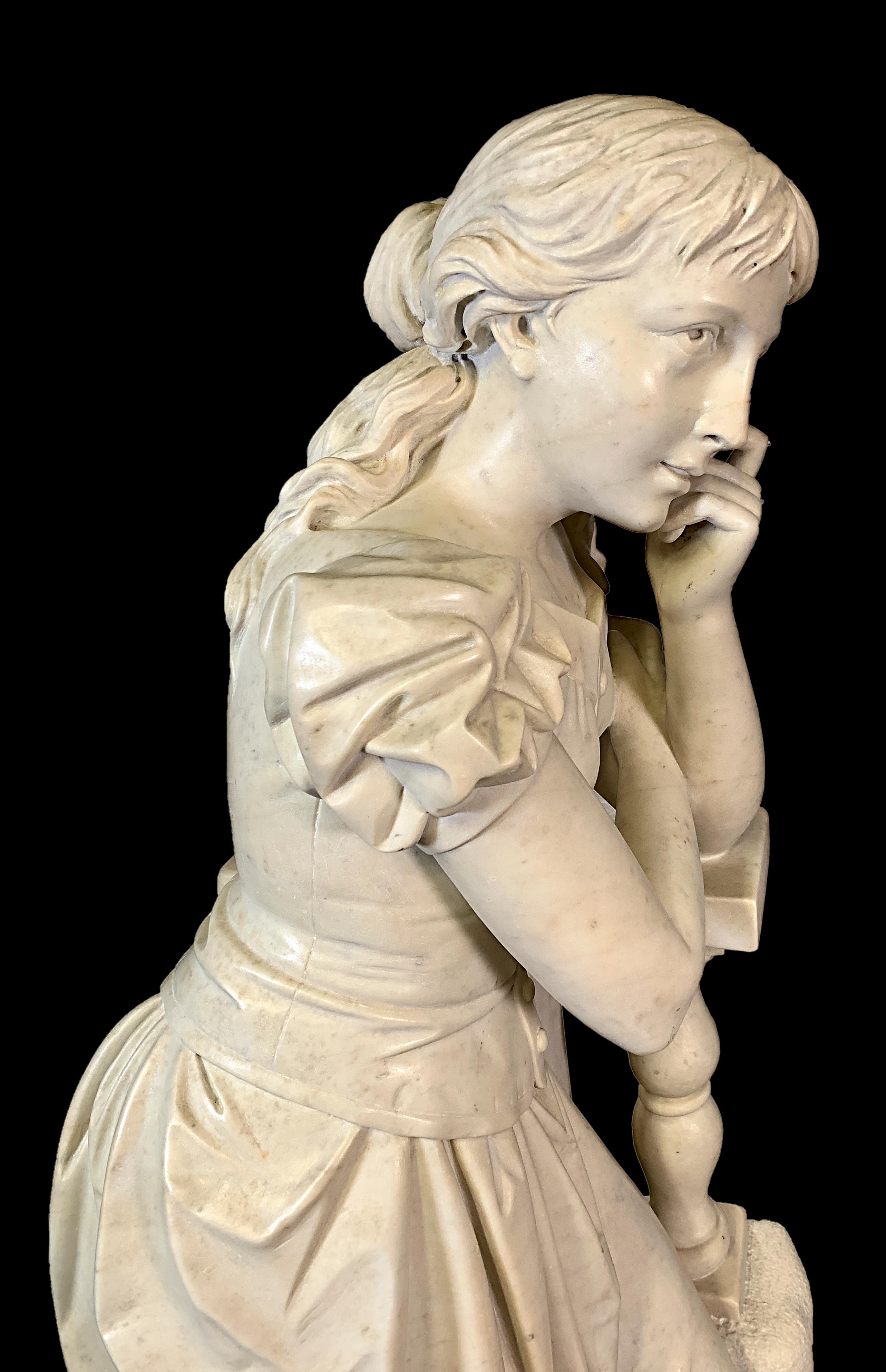 Romeo and Juliet, a pair of antique Italian Carved Marble Sculptures In Good Condition For Sale In Los Angeles, CA