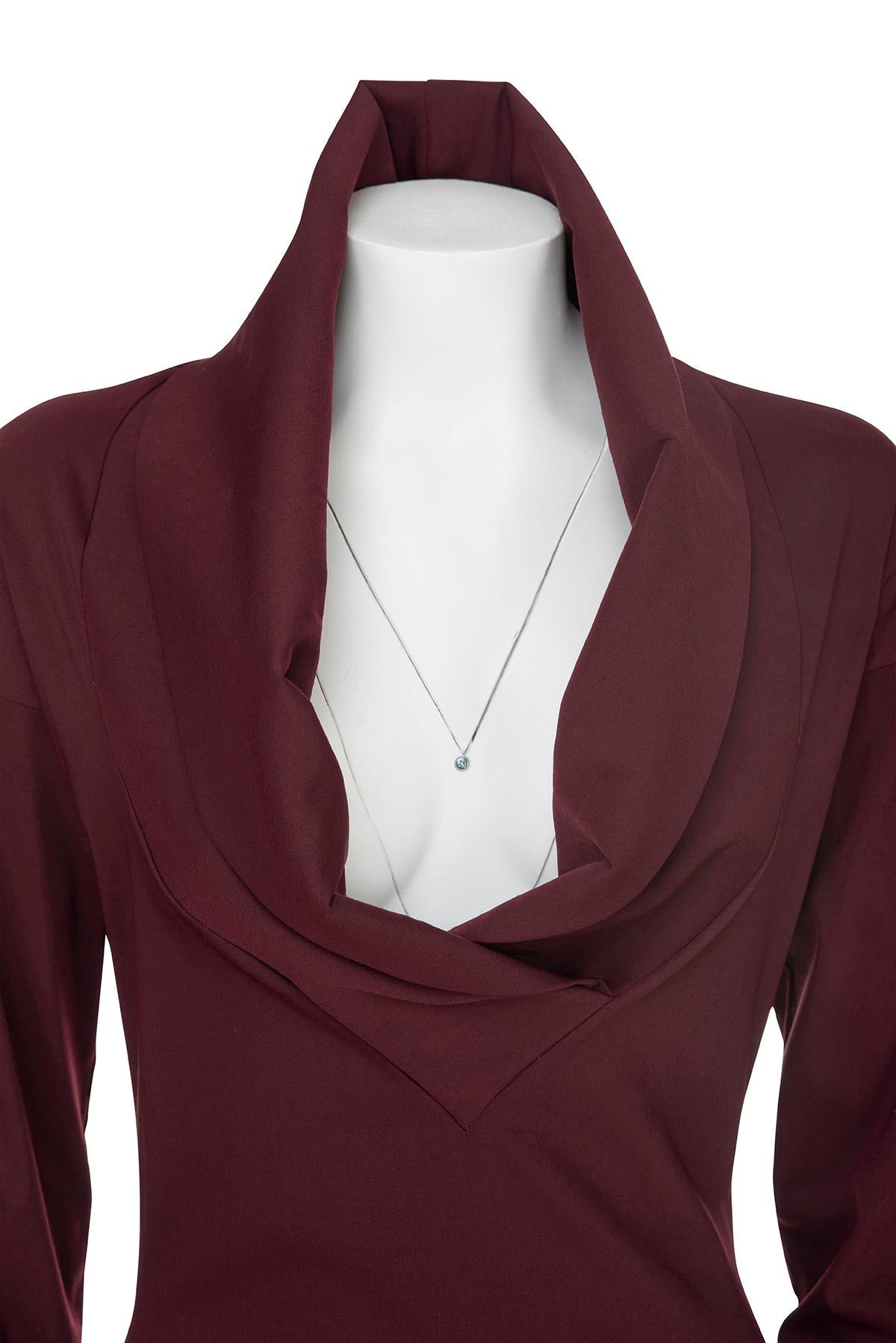 da uomo o donna Romeo Gigli anni '90 Abito lungo elasticizzato con profondo collo a scialle in vendita