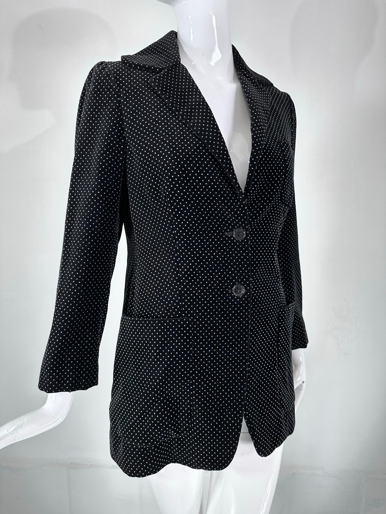 Romeo Gigli white dot, black velvet notched lapel, patch pocket jacket, inverno/winter 1997/98. Cotton velvet jacket in black with small white dots. The jacket has notched lapels and closes at the front with two buttons. Long sleeves with button
