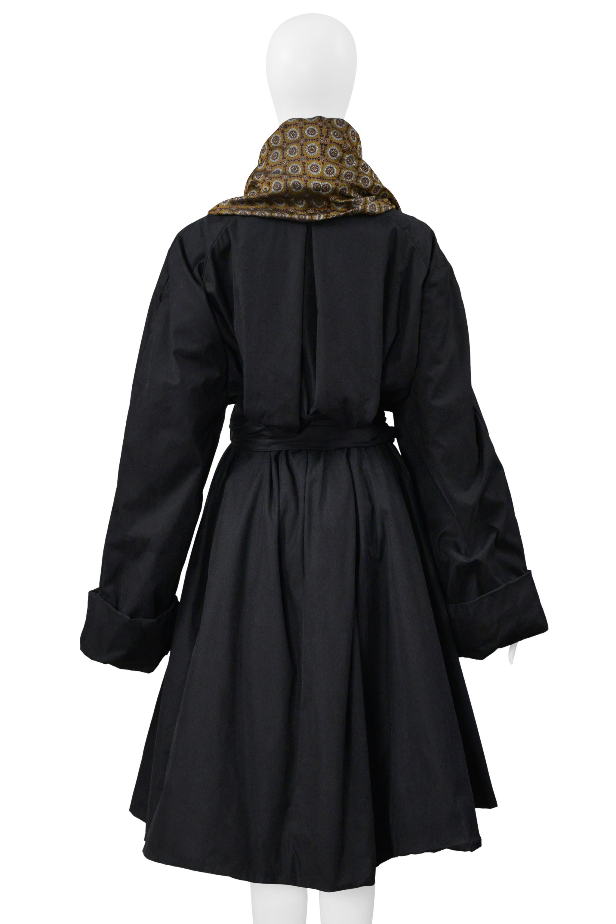 Romeo Gigli Cappotto nero iridescente con doppio risvolto 1990S in vendita 1