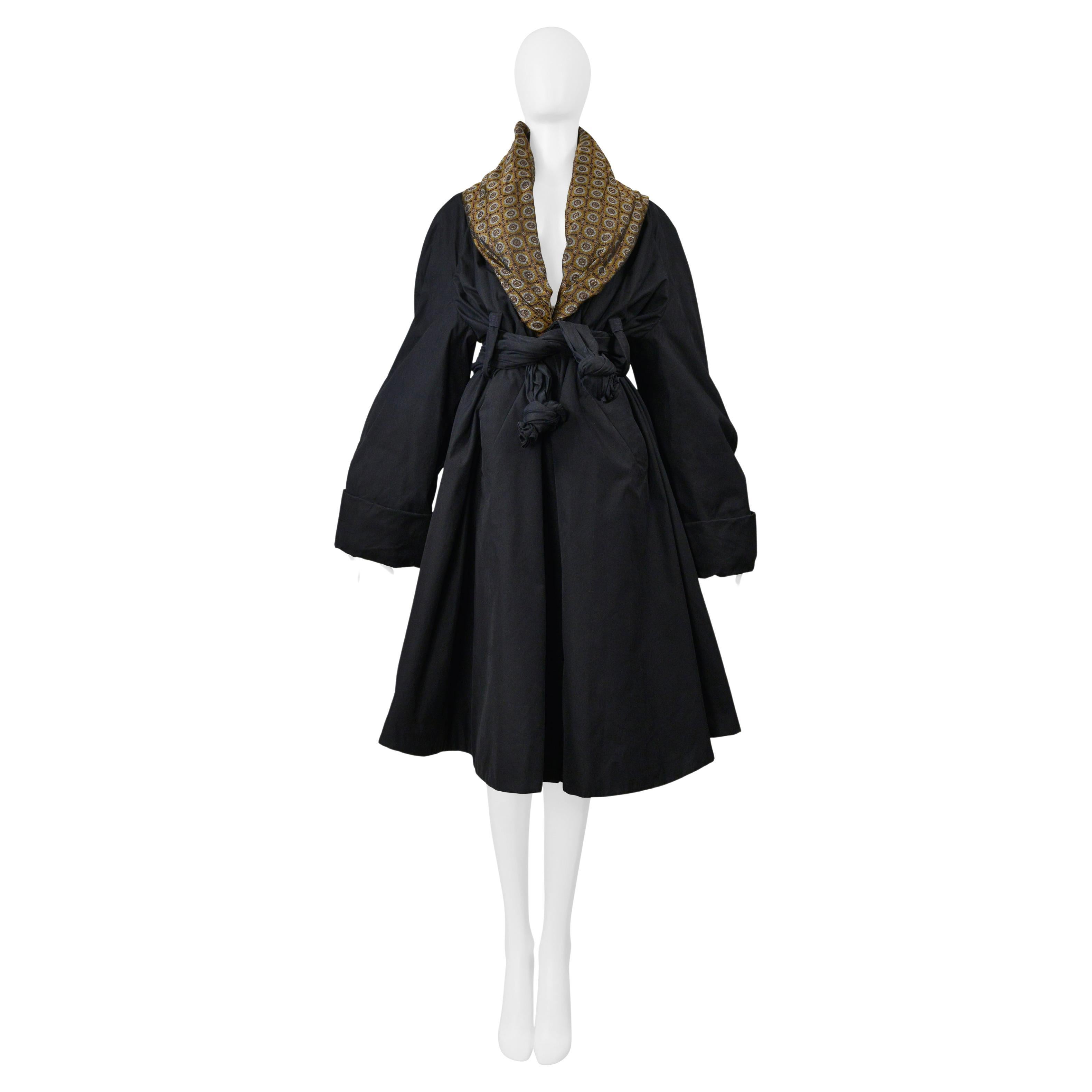 Romeo Gigli Cappotto nero iridescente con doppio risvolto 1990S in vendita