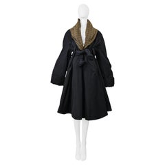 Romeo Gigli Cappotto nero iridescente con doppio risvolto 1990S
