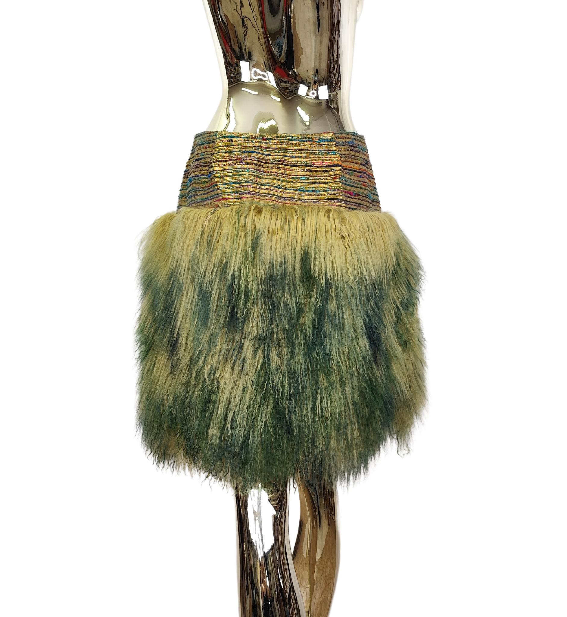 Romeo Gigli F/W 2001 skirt
Multicolor pattern with green and yellow synthetic Mongolian fur
Side zip closure

Marked size 42 IT

Measurements:
waist 76 cm - 30 in
hips 94 cm - 37 in
length 51 cm - 20 in

Great condition