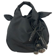 Romeo Gigli Schwarze Nylon-Minitasche mit Charms, neu mit Etikett 2000er