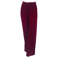 Romeo Gigli S/S 1990 Look 47 RTW - Pantalon volant boutonné en velours grenat pour femme 40