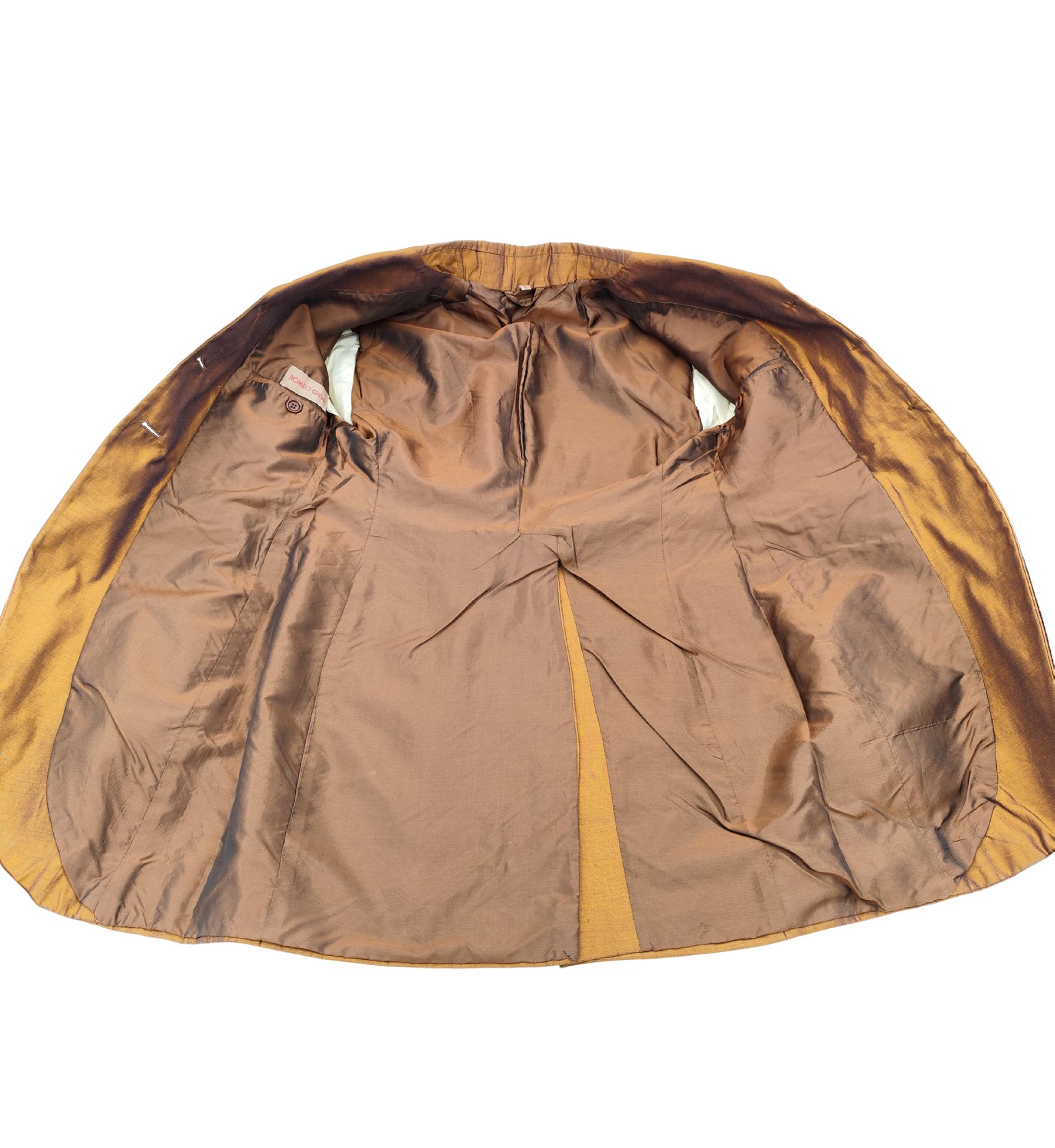 Romeo Gigli S/S 1990 bronzefarbener Langblazer im Angebot 11