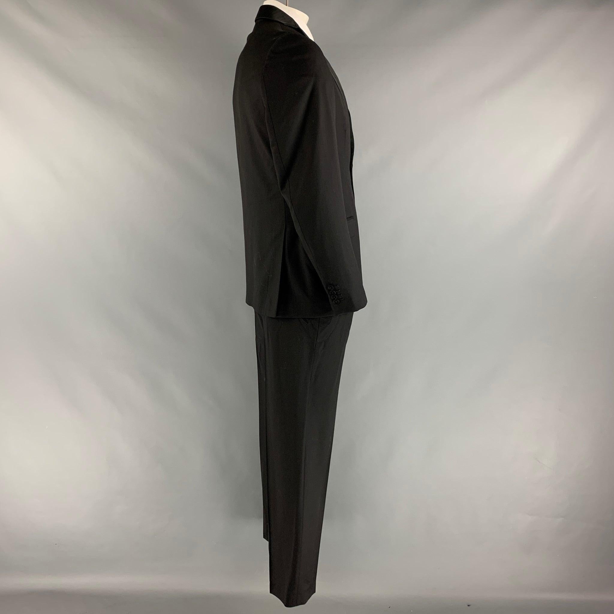 ROMEO GIGLI Size 42 Black Green Solid Wool Notch Lapel Suit In Excellent Condition For Sale In San Francisco, CA