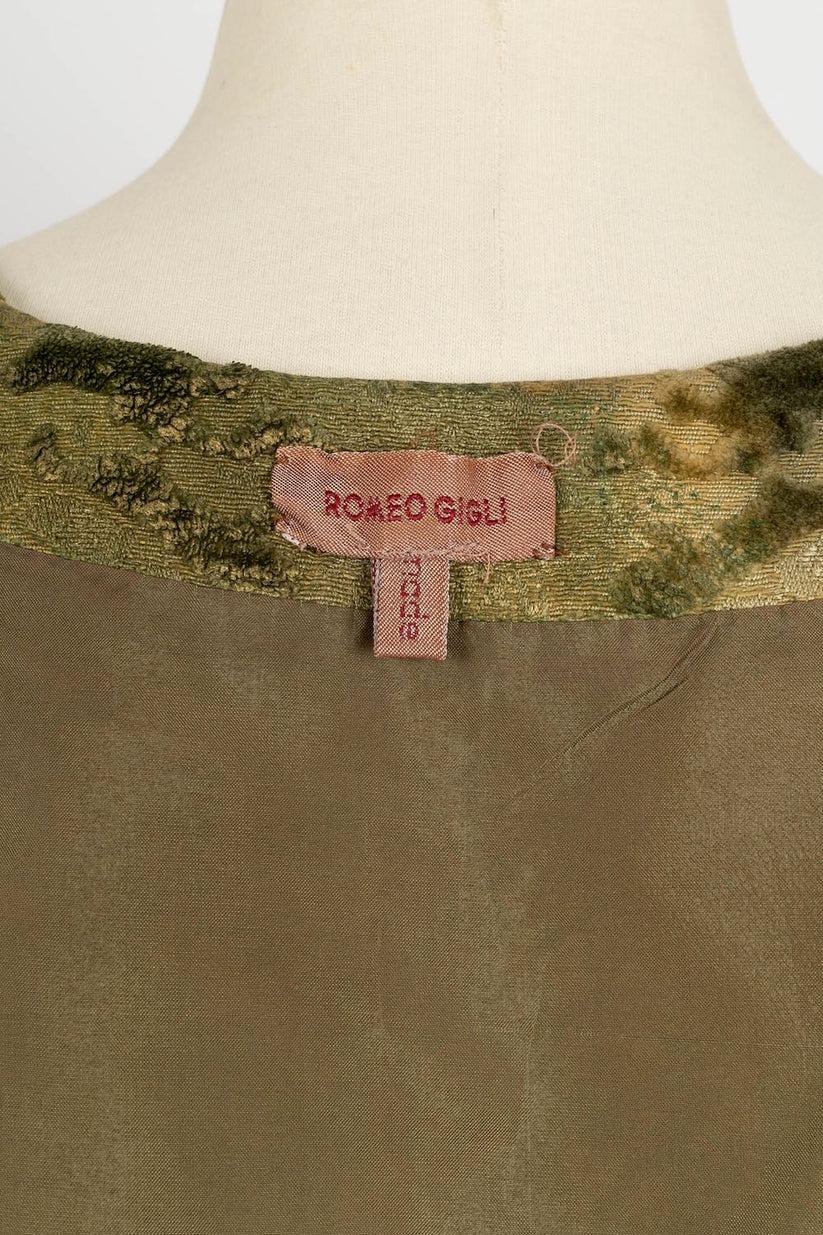 Roméo Gigli Sleeveless Jacket in Green Velvet For Sale 3