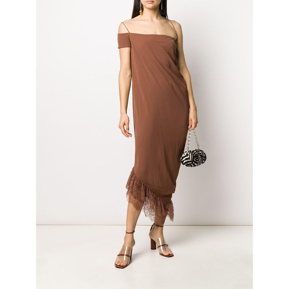 Romeo Gigli rust brown cotton off-shoulders 90s dress. Single short sleeve, draperies on the fabric, floral lace on the bottom and asymmetrical hem. Loose fit.

Size: 44 IT

Flat measurements
Height: 101 cm
Bust: 44 cm

Product code: