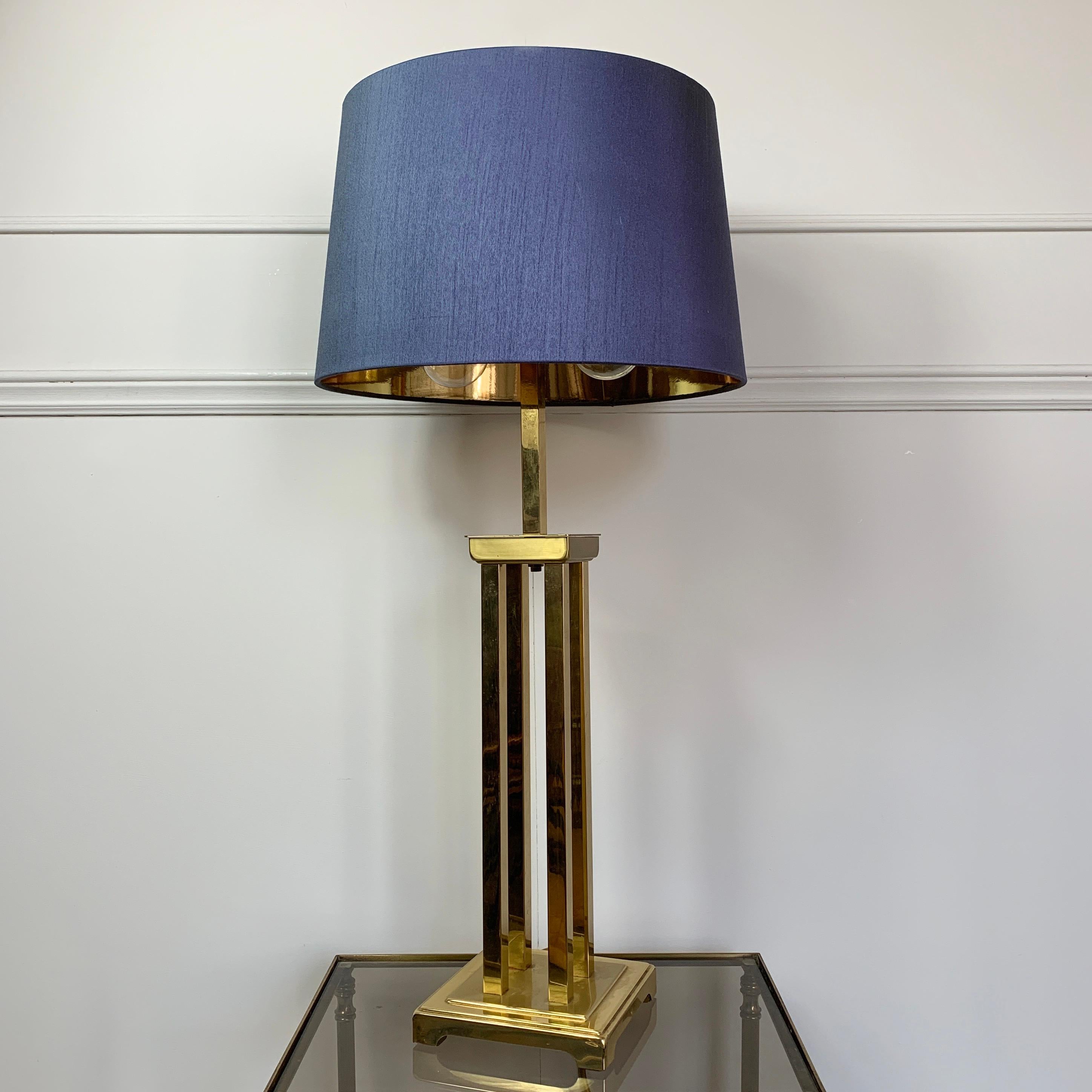 italien Lampe de table en laiton doré attribuée à Romeo Rega, 1970 en vente