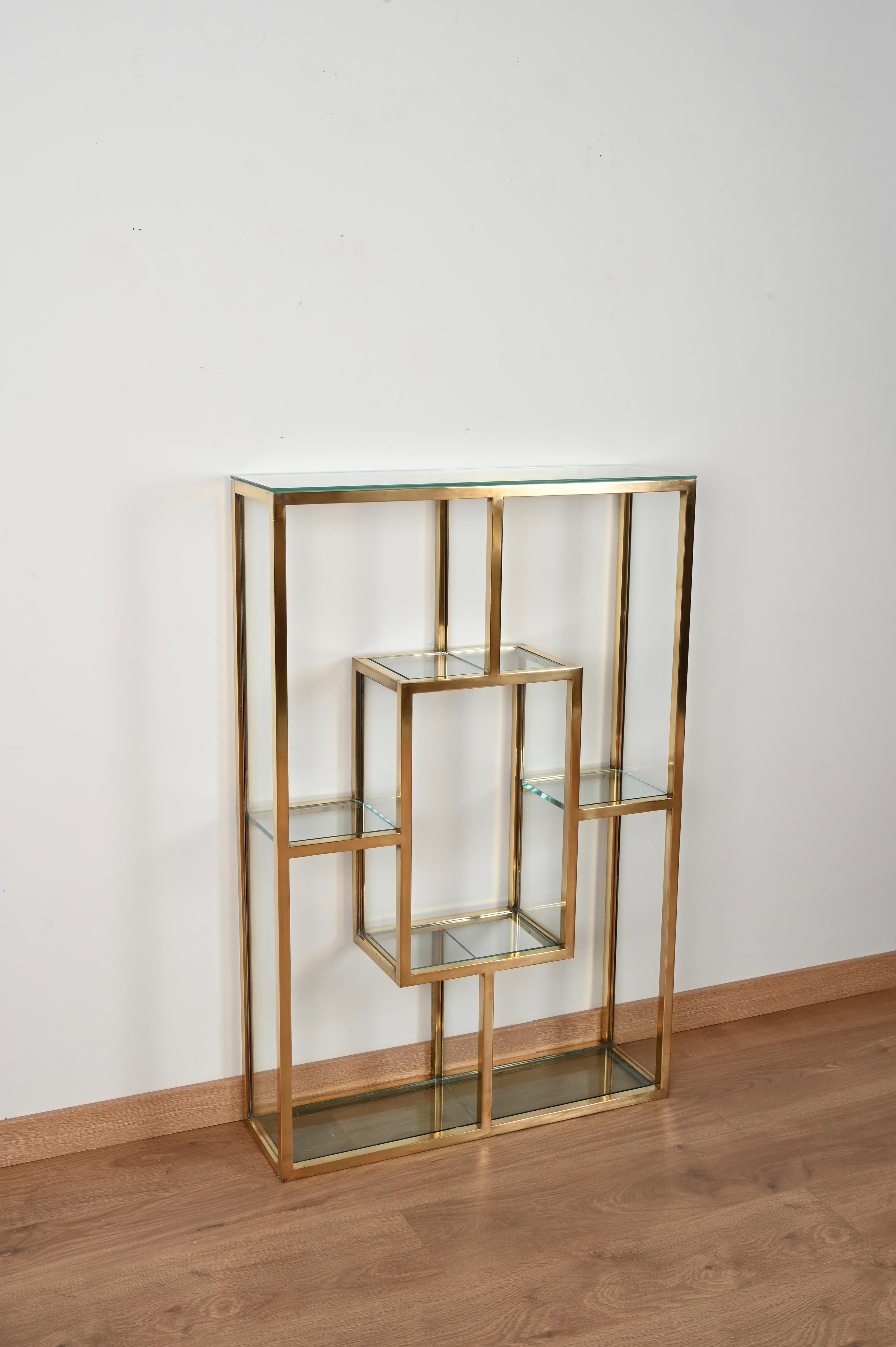 Italienische Romeo Rega-Vitrine aus Messing und Kristallglas aus der Mitte des Jahrhunderts, 1970er Jahre 5