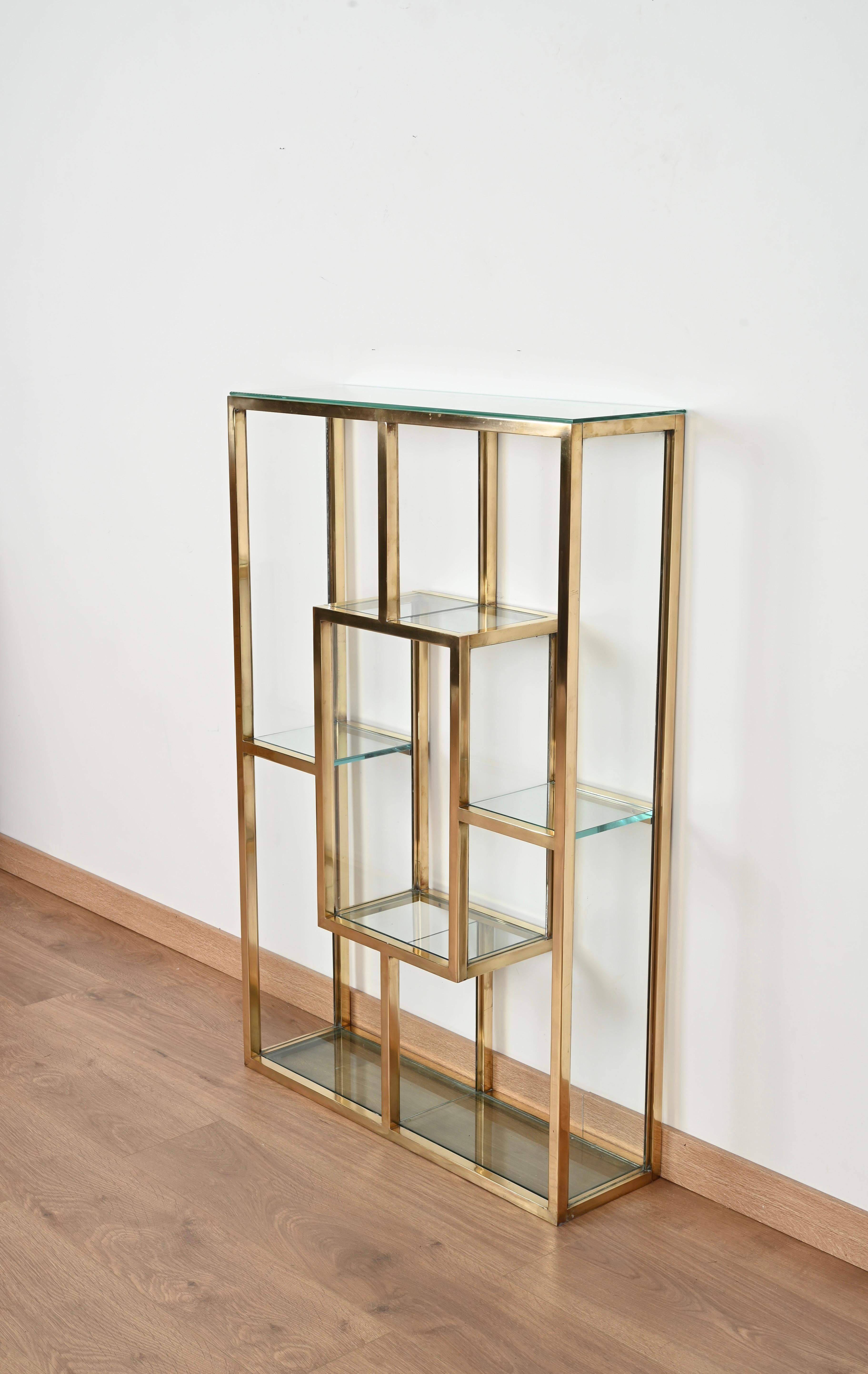 Italienische Romeo Rega-Vitrine aus Messing und Kristallglas aus der Mitte des Jahrhunderts, 1970er Jahre 9