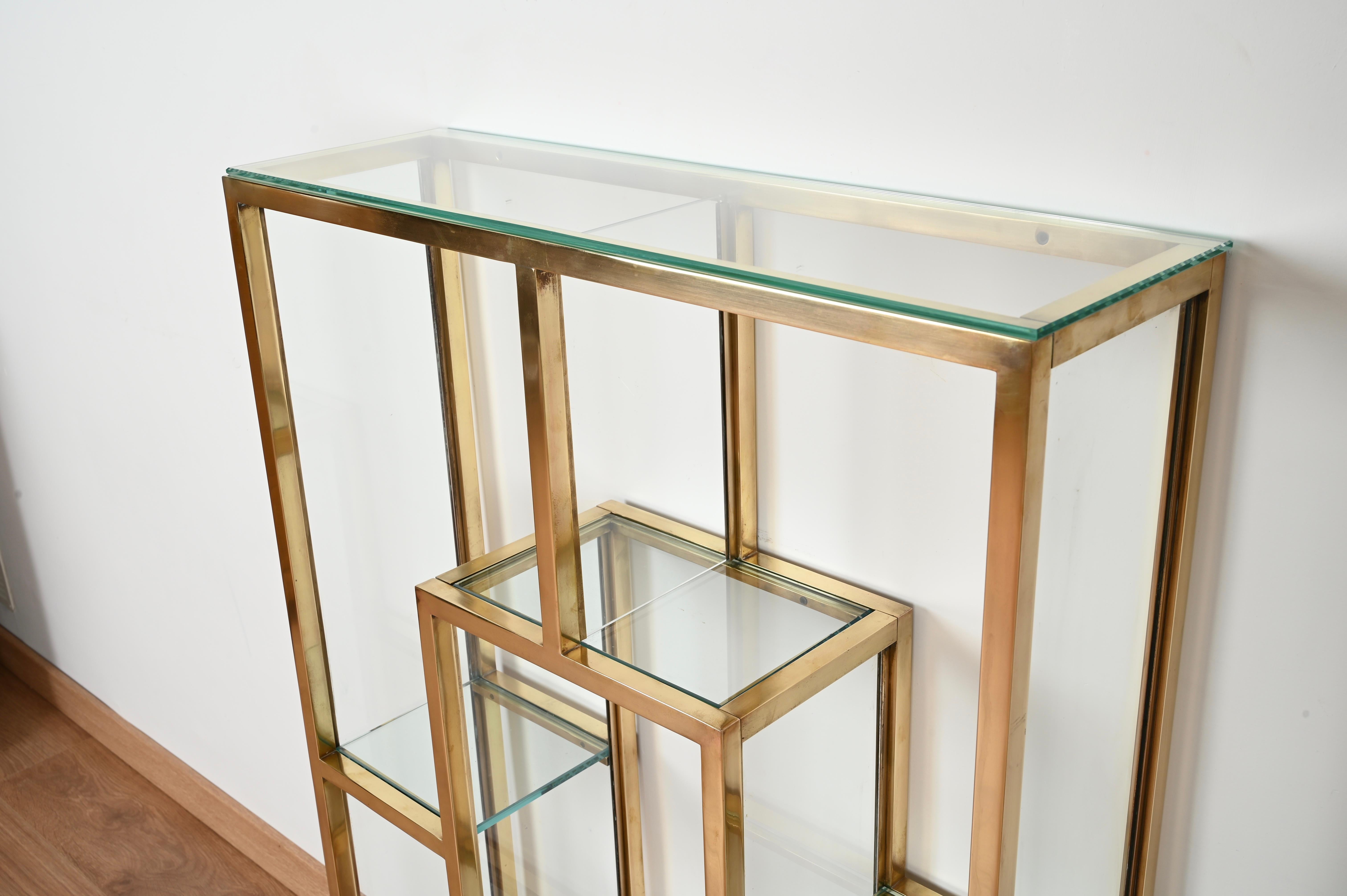 Italienische Romeo Rega-Vitrine aus Messing und Kristallglas aus der Mitte des Jahrhunderts, 1970er Jahre 10