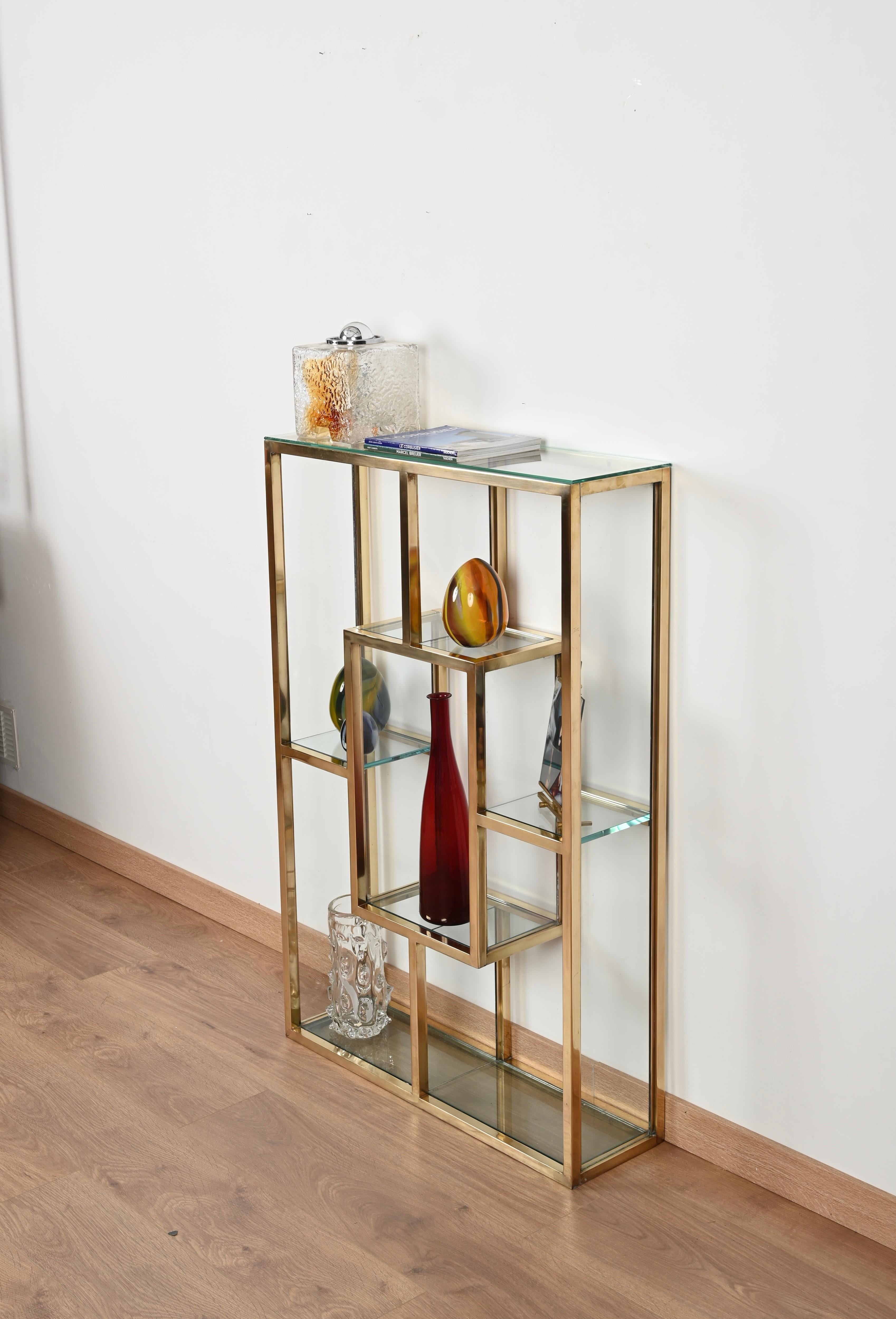 Italienische Romeo Rega-Vitrine aus Messing und Kristallglas aus der Mitte des Jahrhunderts, 1970er Jahre 12