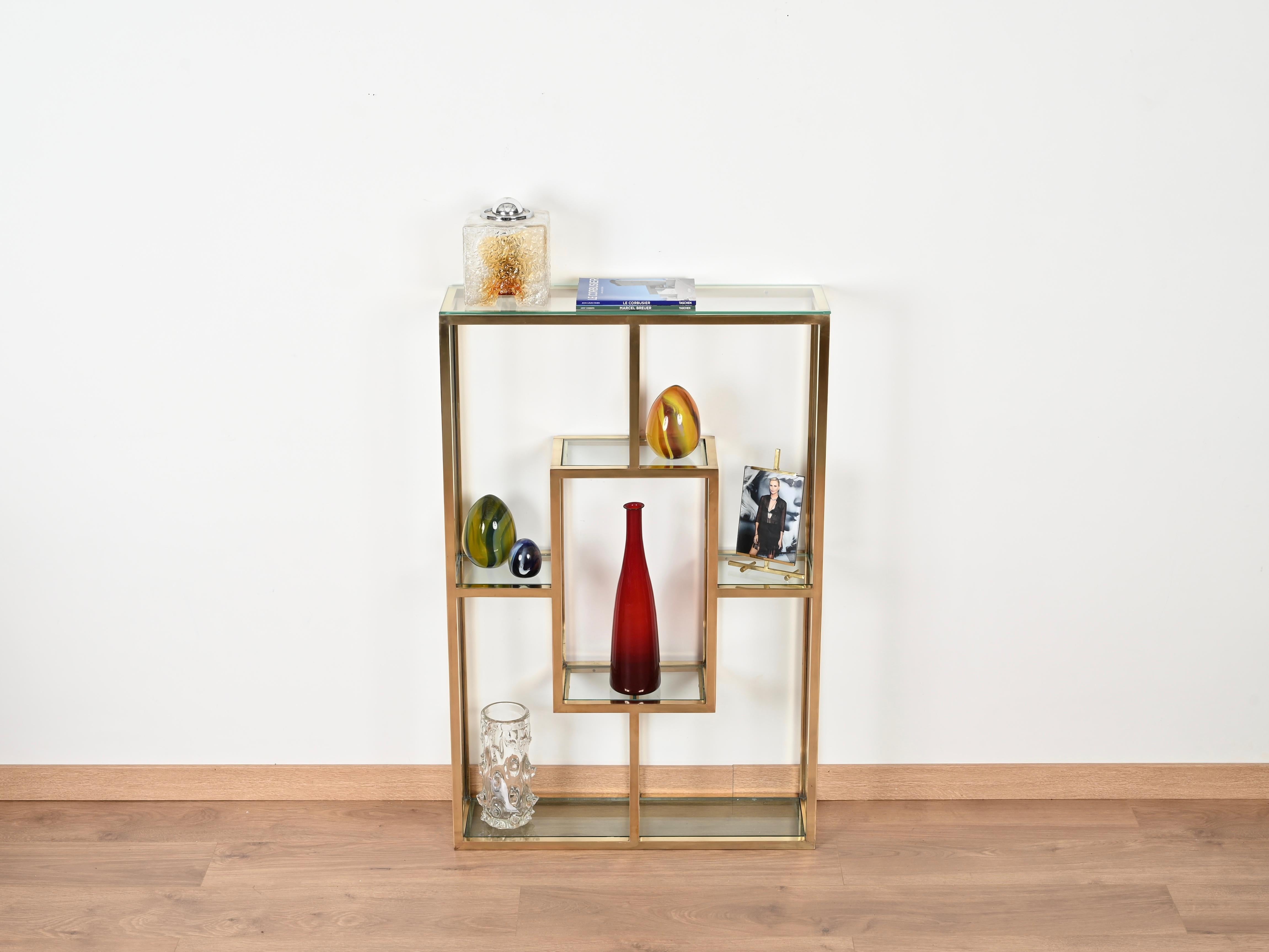 Italienische Romeo Rega-Vitrine aus Messing und Kristallglas aus der Mitte des Jahrhunderts, 1970er Jahre im Zustand „Gut“ in Roma, IT