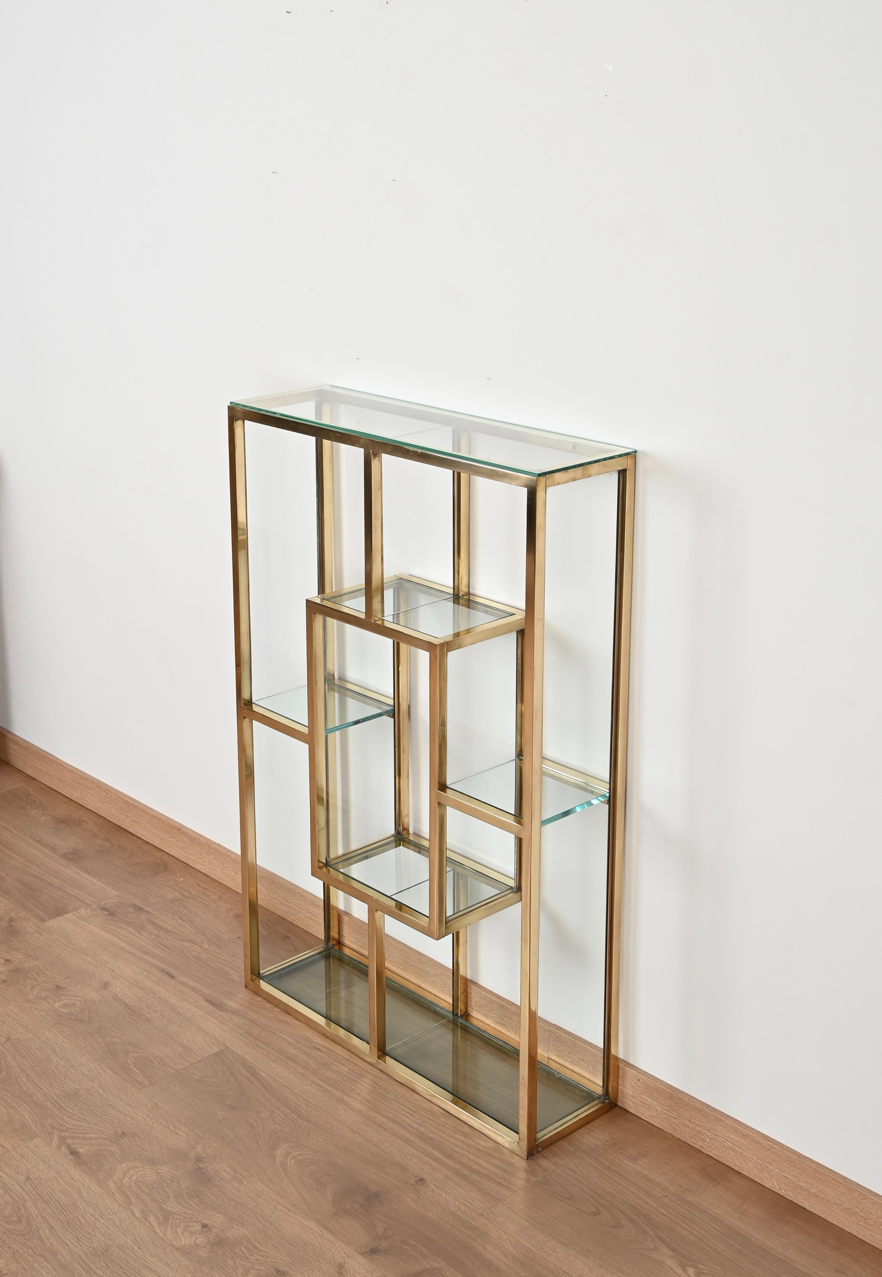 Italienische Romeo Rega-Vitrine aus Messing und Kristallglas aus der Mitte des Jahrhunderts, 1970er Jahre 1