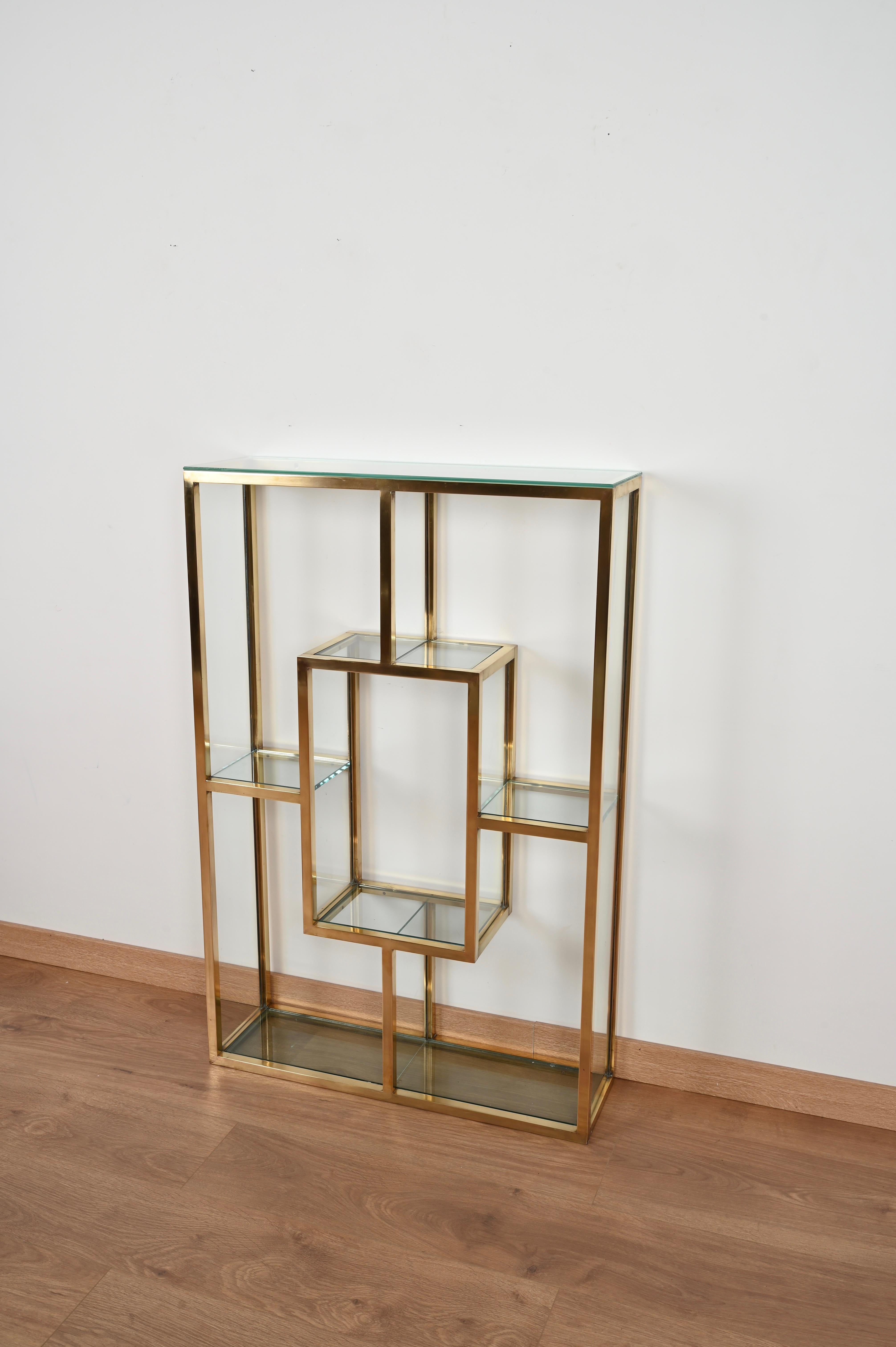 Italienische Romeo Rega-Vitrine aus Messing und Kristallglas aus der Mitte des Jahrhunderts, 1970er Jahre 2