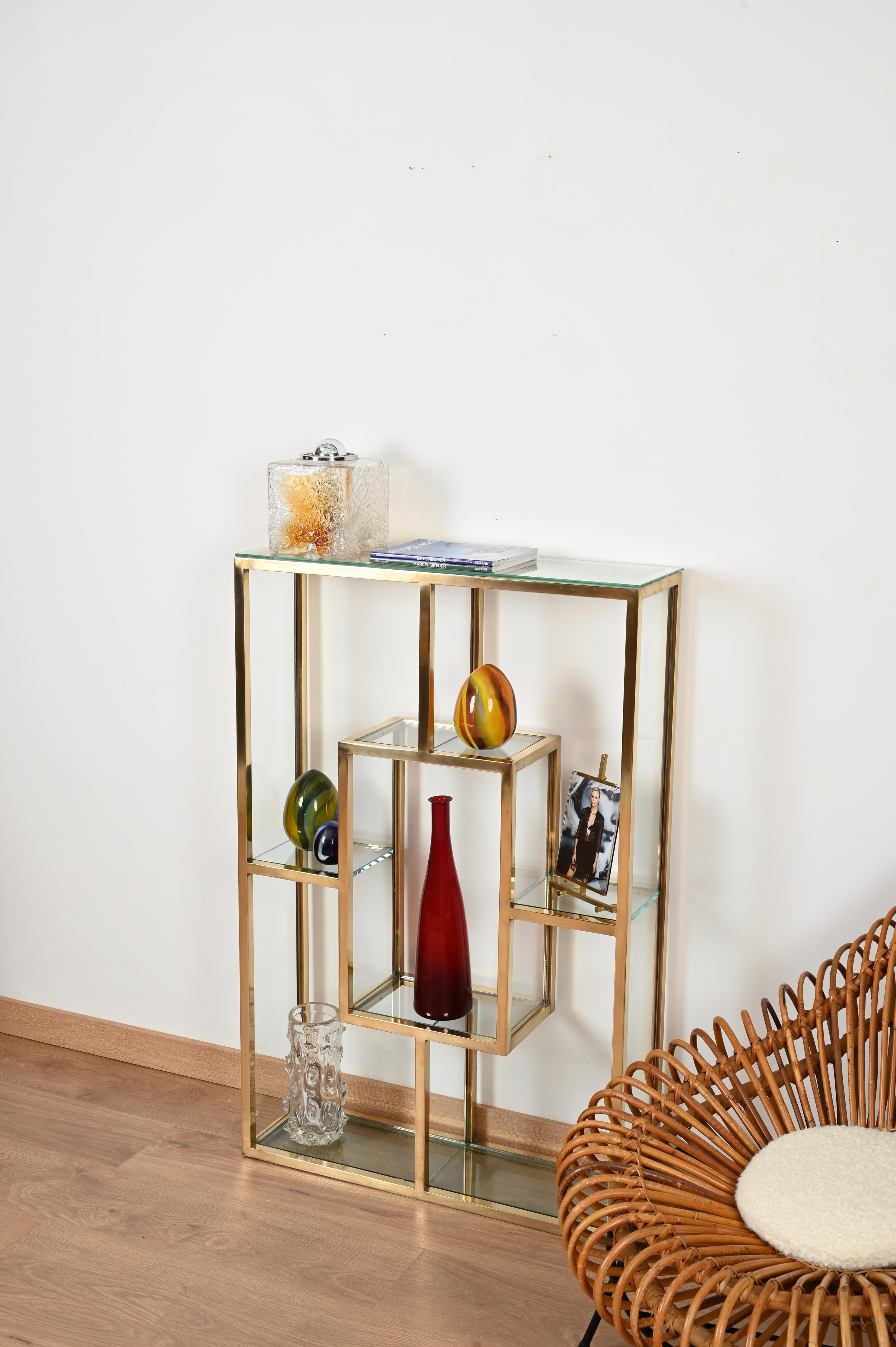 Italienische Romeo Rega-Vitrine aus Messing und Kristallglas aus der Mitte des Jahrhunderts, 1970er Jahre 4