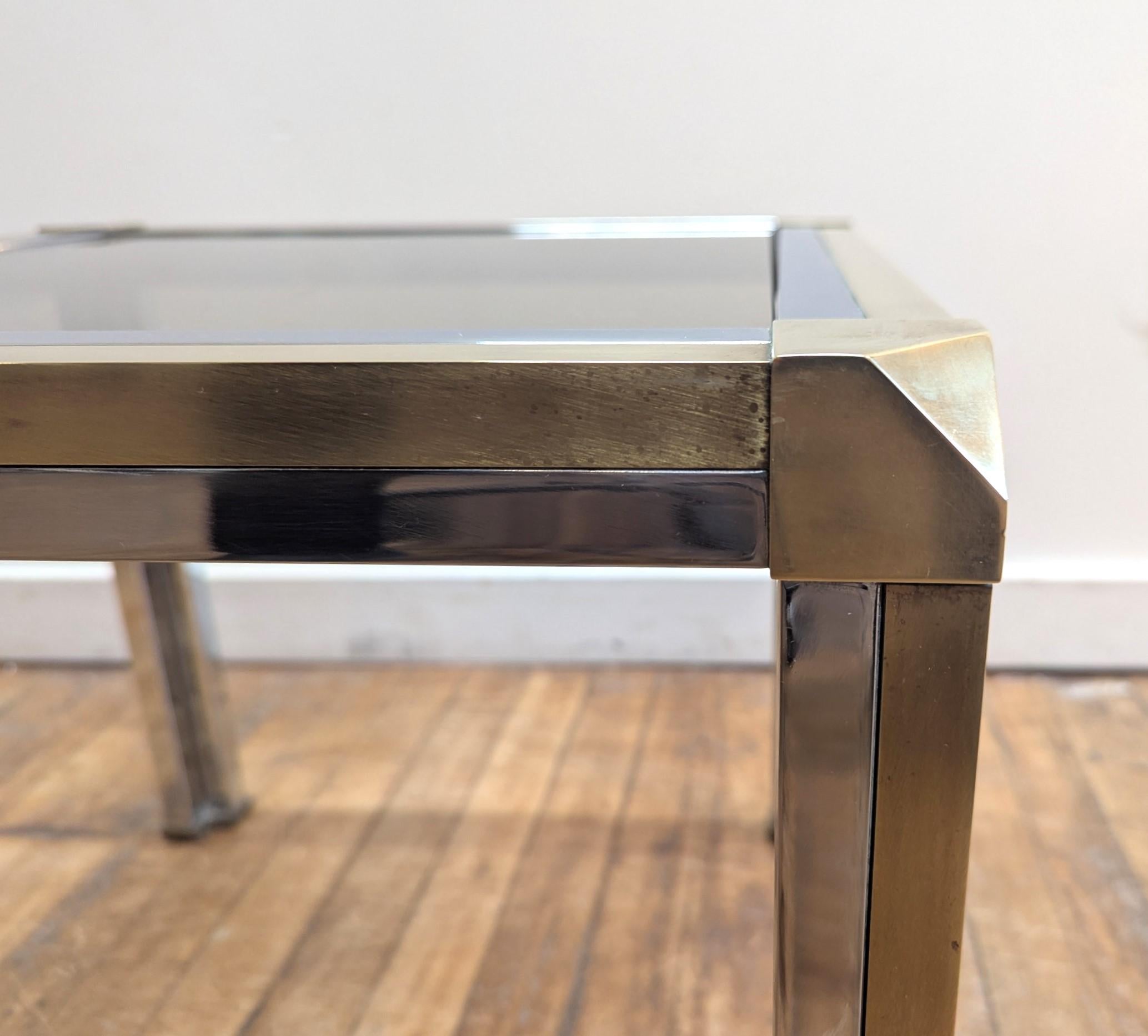 Table d'appoint Romeo Rega en laiton, chrome et verre en vente 1