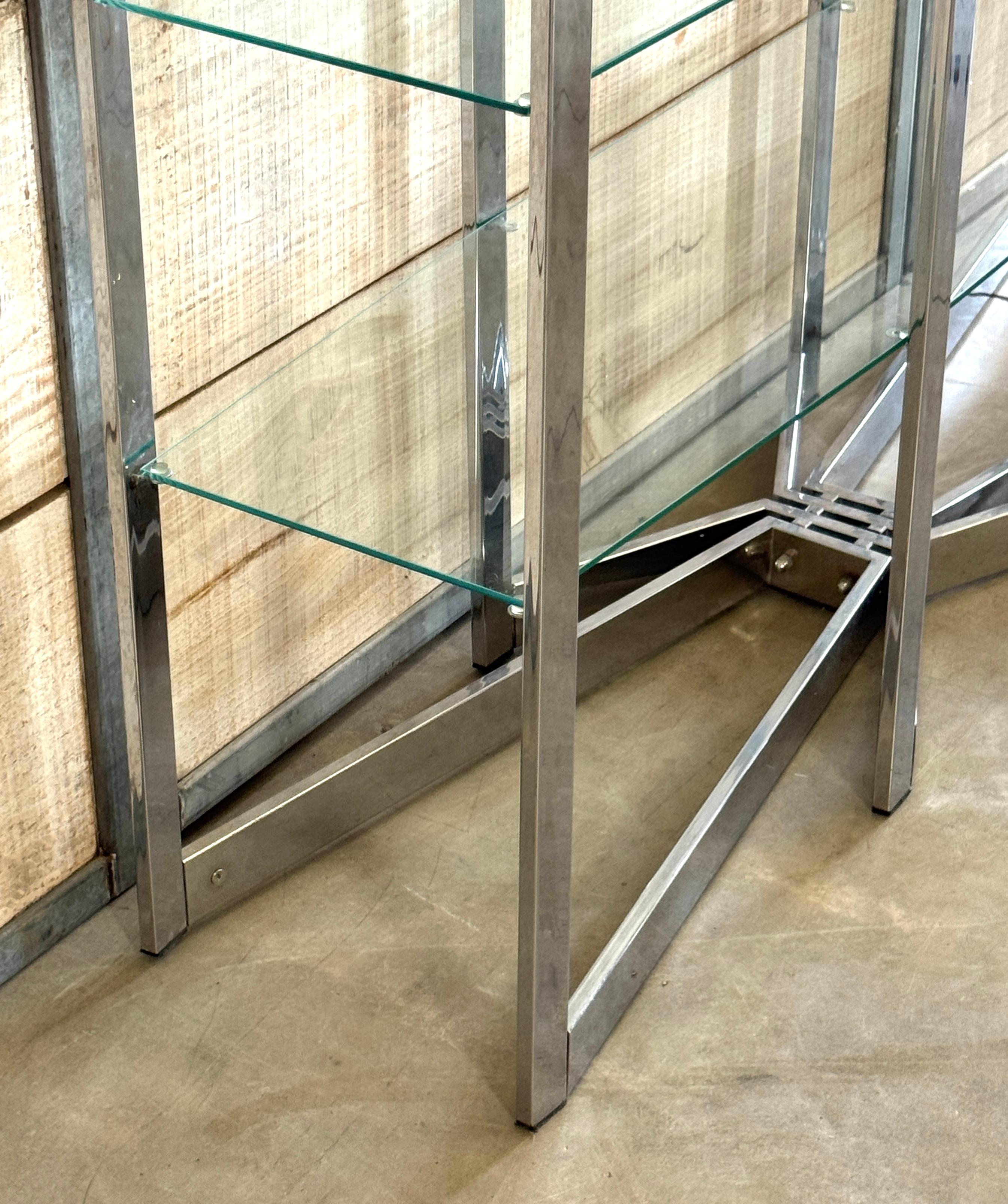 Romeo Rega Geometrische Chrom- und Glas-Etagere mit skulpturalem Aufsatz und Sockel im Angebot 3