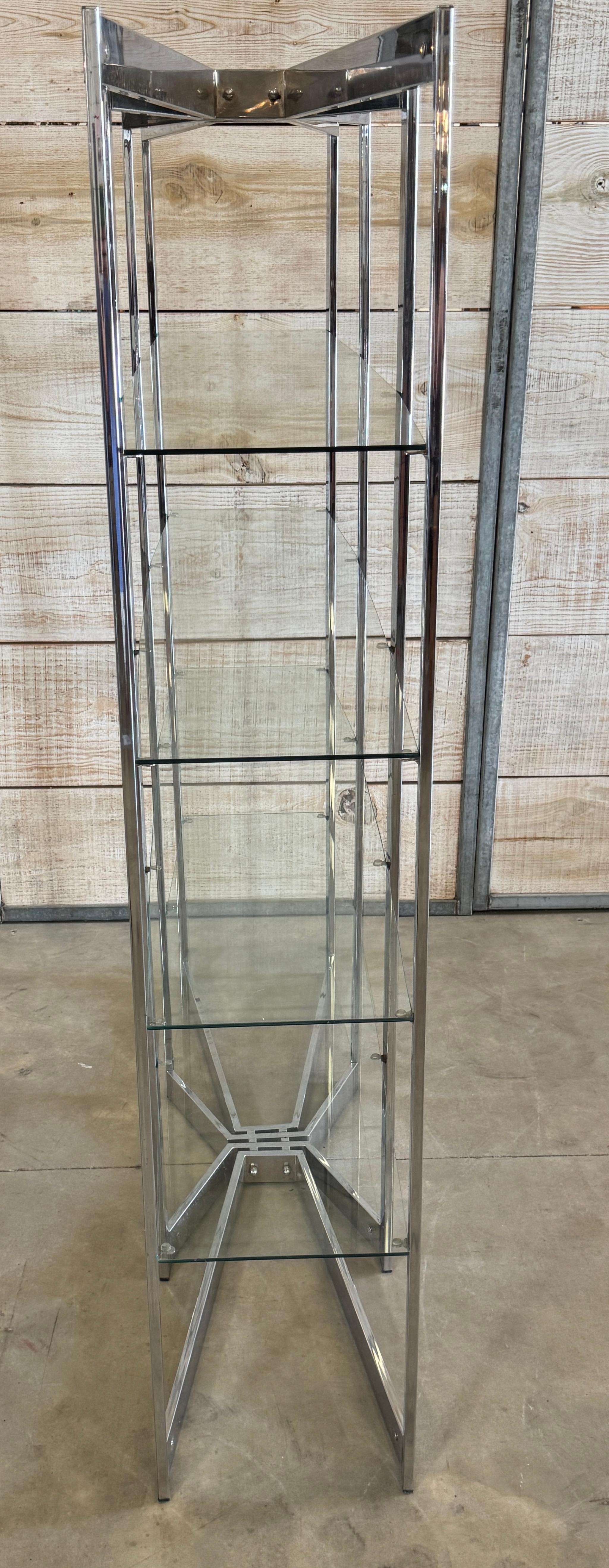 Romeo Rega Geometrische Chrom- und Glas-Etagere mit skulpturalem Aufsatz und Sockel im Angebot 1