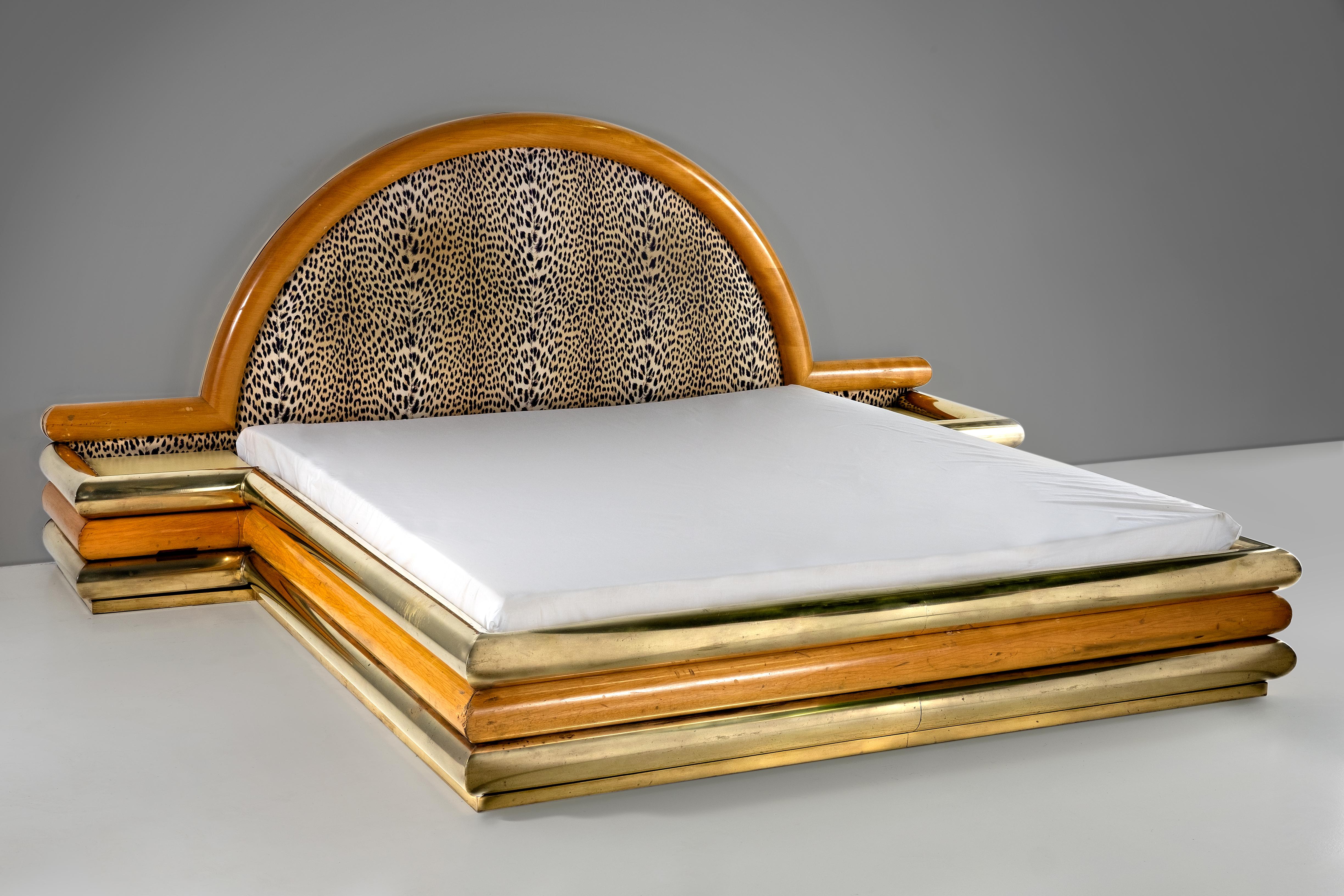 Romeo Rega Bed, Brass Wood and Fabric, Italian Design, 1970s In Good Condition For Sale In Milan, IT