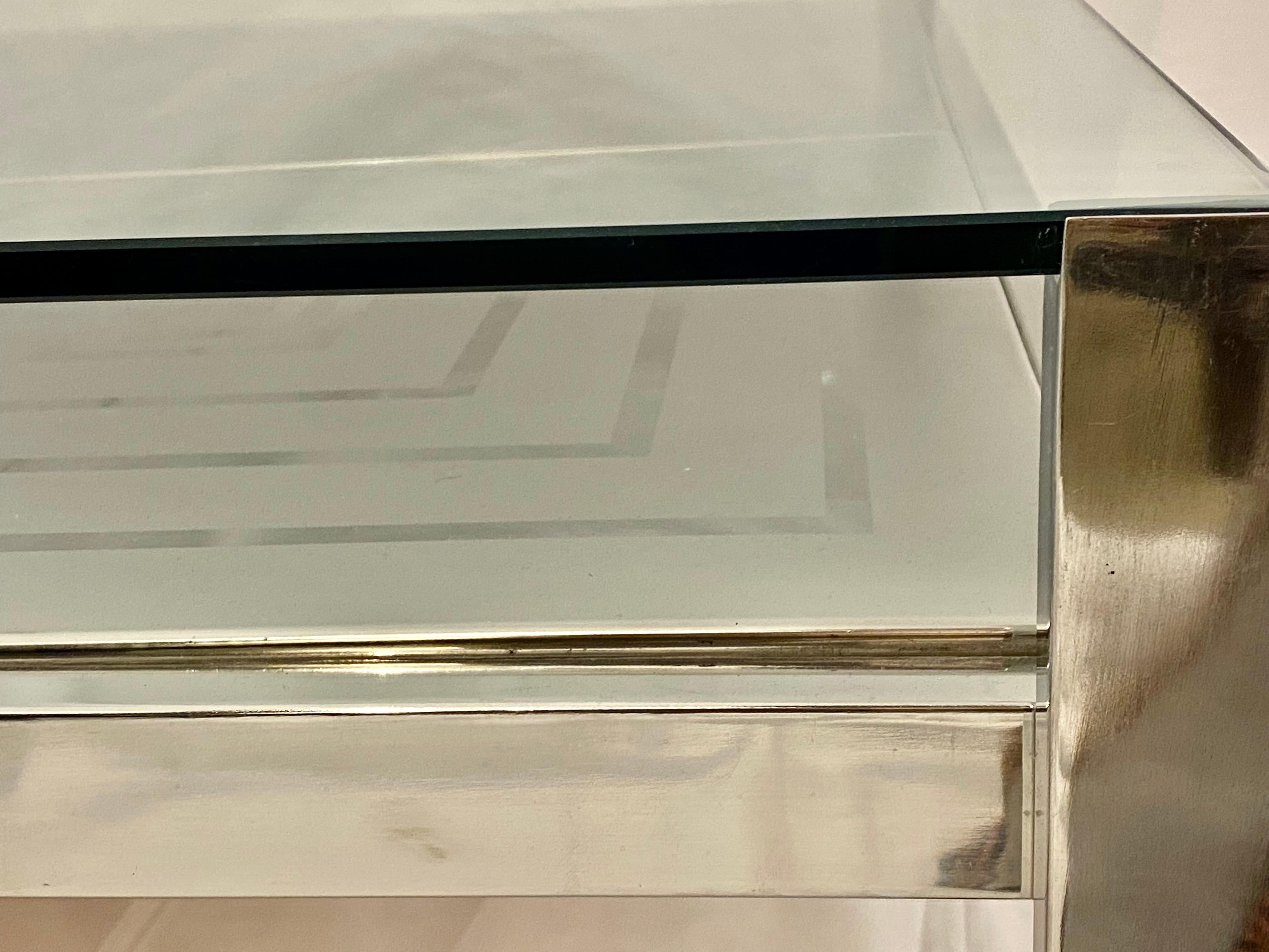 Table basse italienne Romeo Rega à 2 niveaux avec décor géométrique en verre transparent et chrome  en vente 5