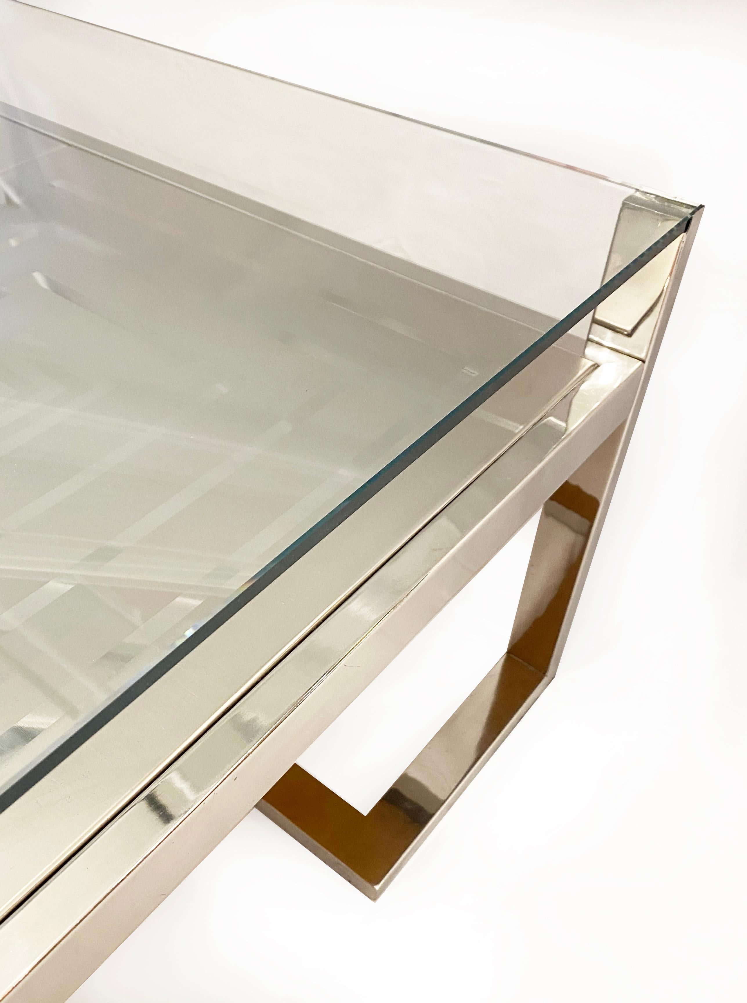 Table basse italienne Romeo Rega à 2 niveaux avec décor géométrique en verre transparent et chrome  en vente 2