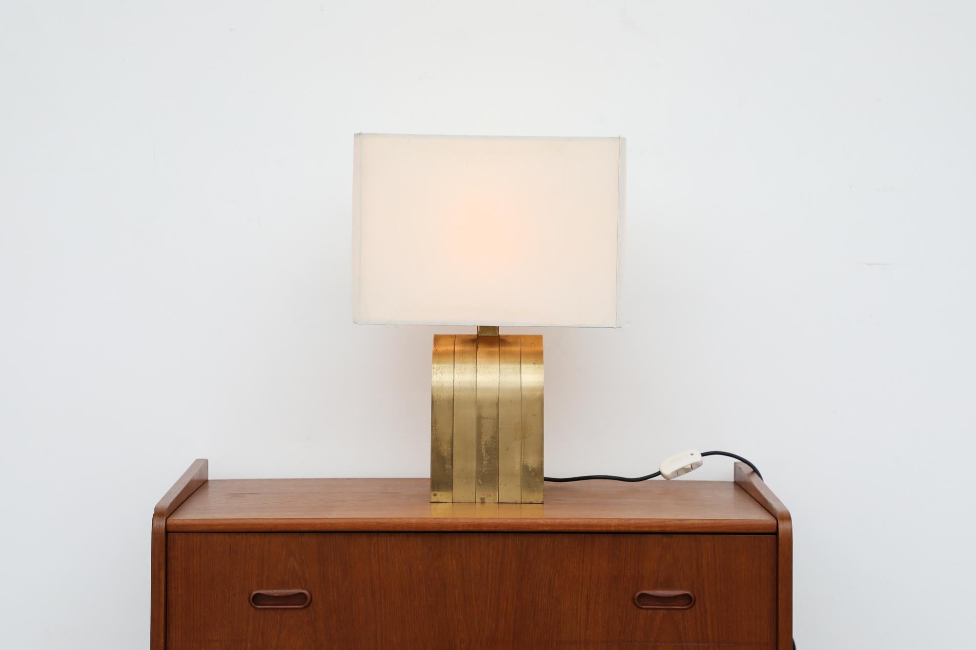 Laiton Romeo Rega, lampe de table italienne en laiton du milieu du siècle en vente