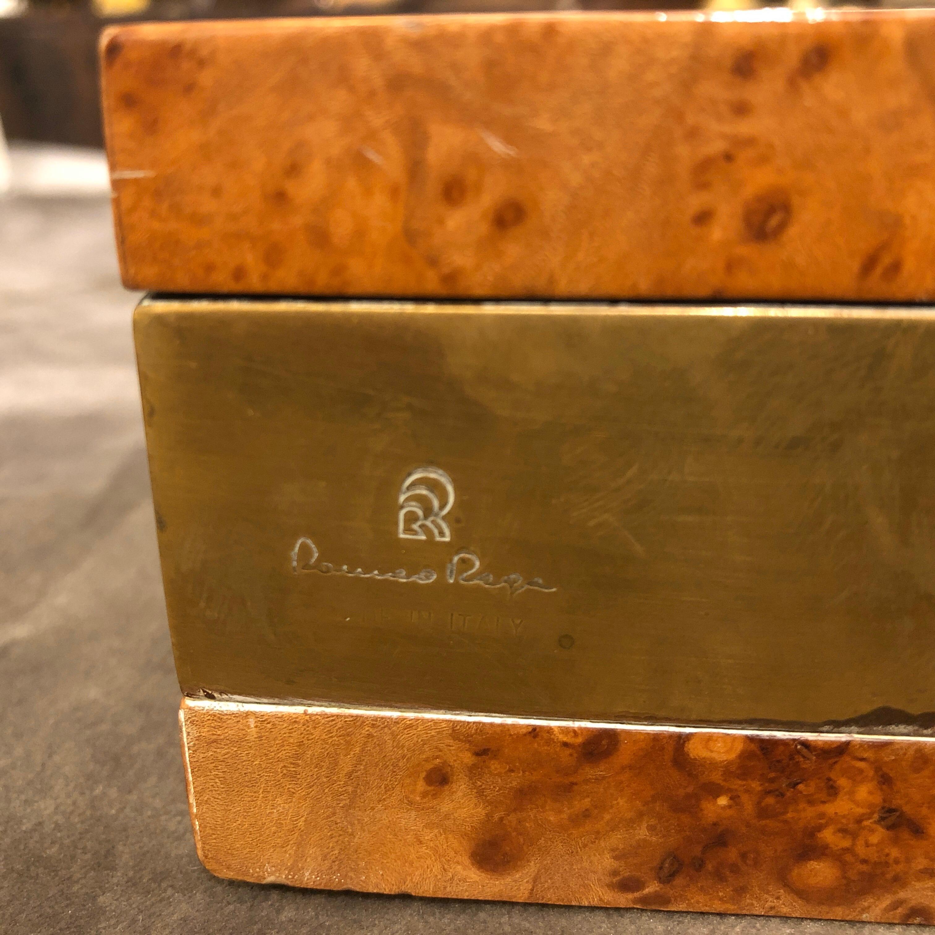 It's an amazing box made in Italy in the 1970s, it's signed in the brass Romeo Rega, made in brass and in elm briar root.