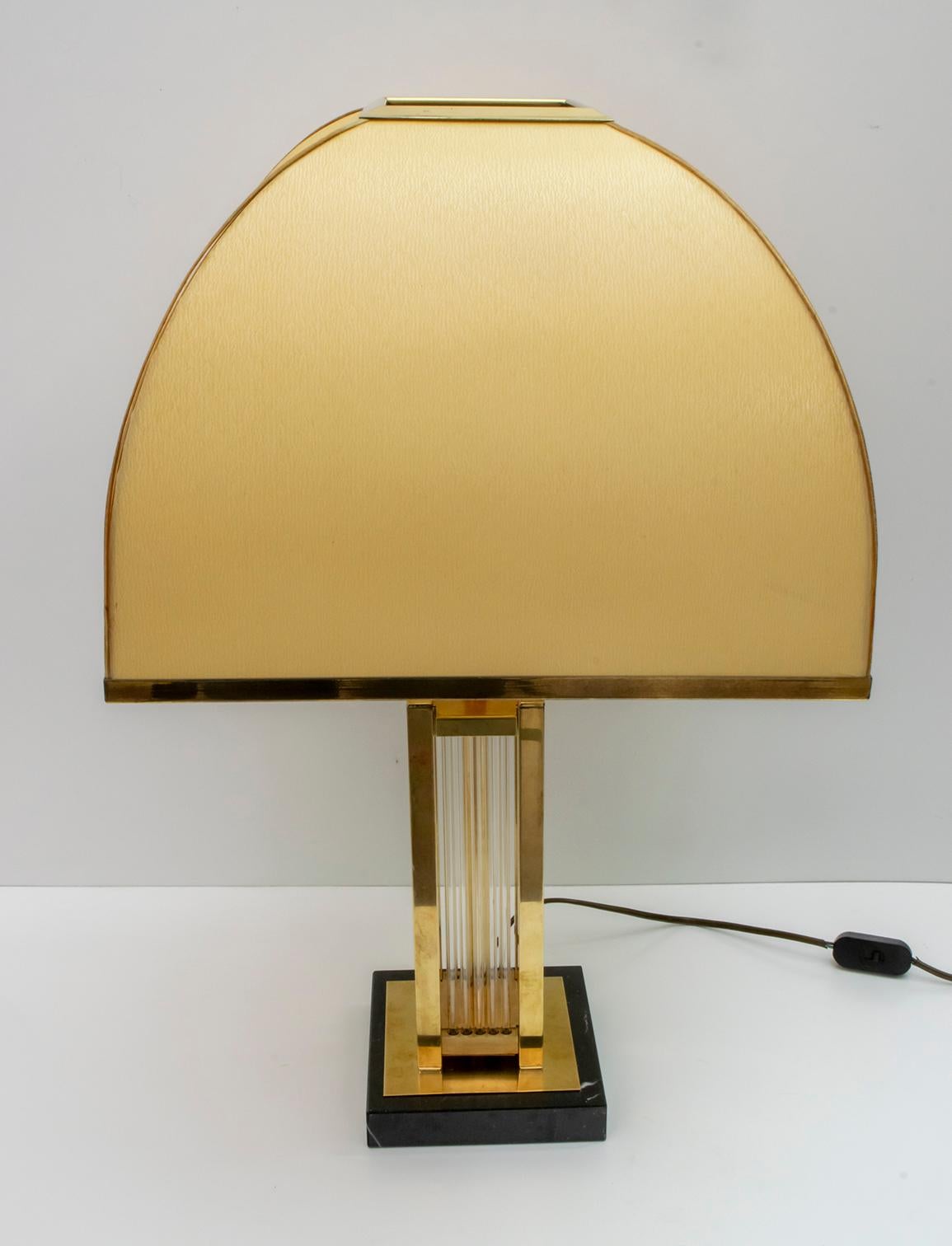 Romeo Rega Mid-Century Modern Italian Brass and Glass Table Lamp, 1970s In Good Condition In Puglia, Puglia