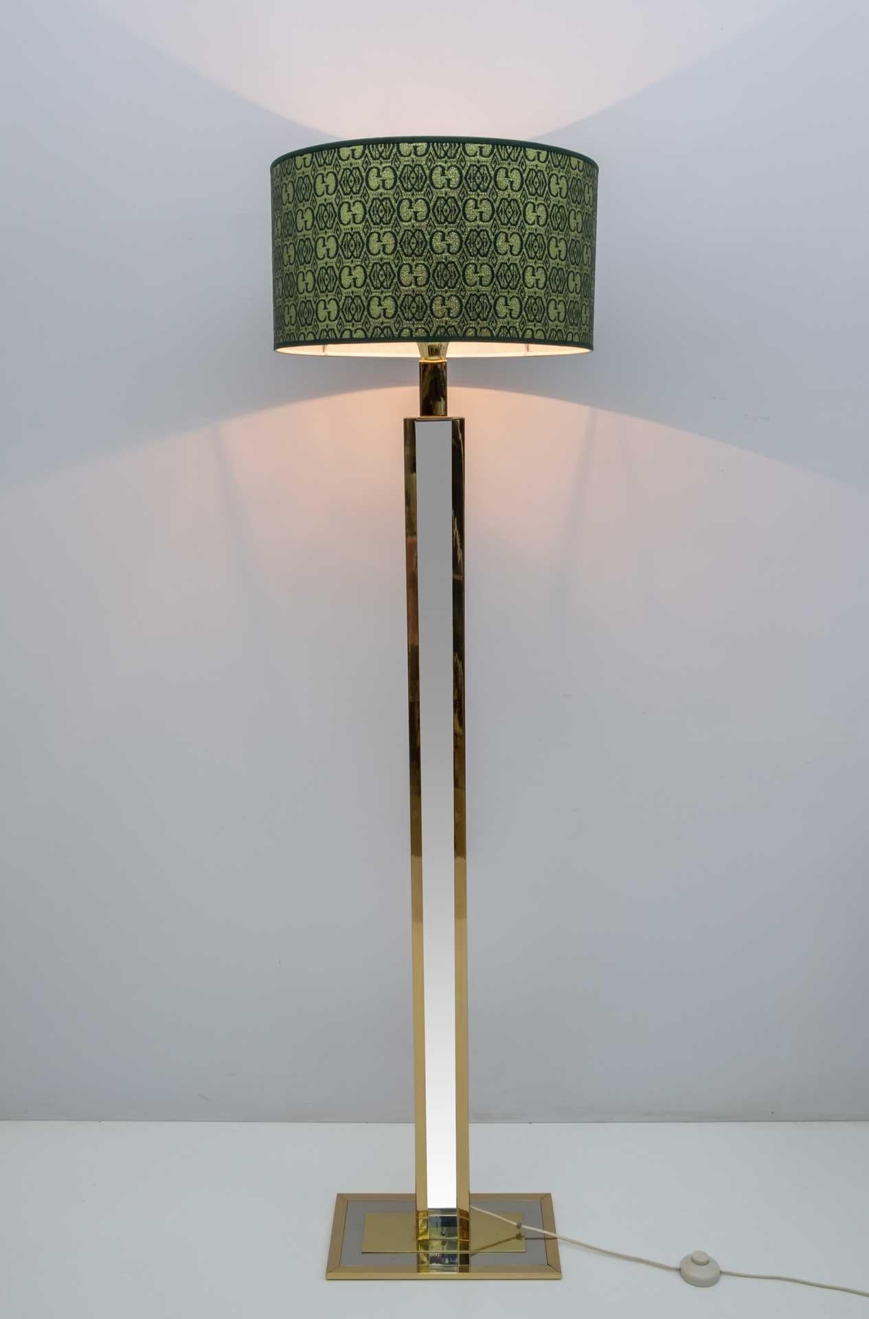 Romeo Rega Mid-Century Modern Italian Brass Floor Lamp with Gucci Fabric, 1970s In Good Condition For Sale In Puglia, Puglia